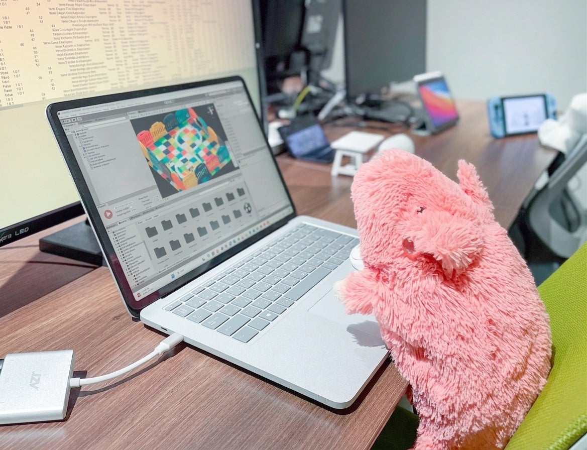 ぬいぐるみがゲーム会社で奮闘!癒やしと働き方改革の「ぬいぐるみインターン」開催 ぬいぐるみがゲーム会社で奮闘!癒やしと働き方改革の「ぬいぐるみインターン」開催