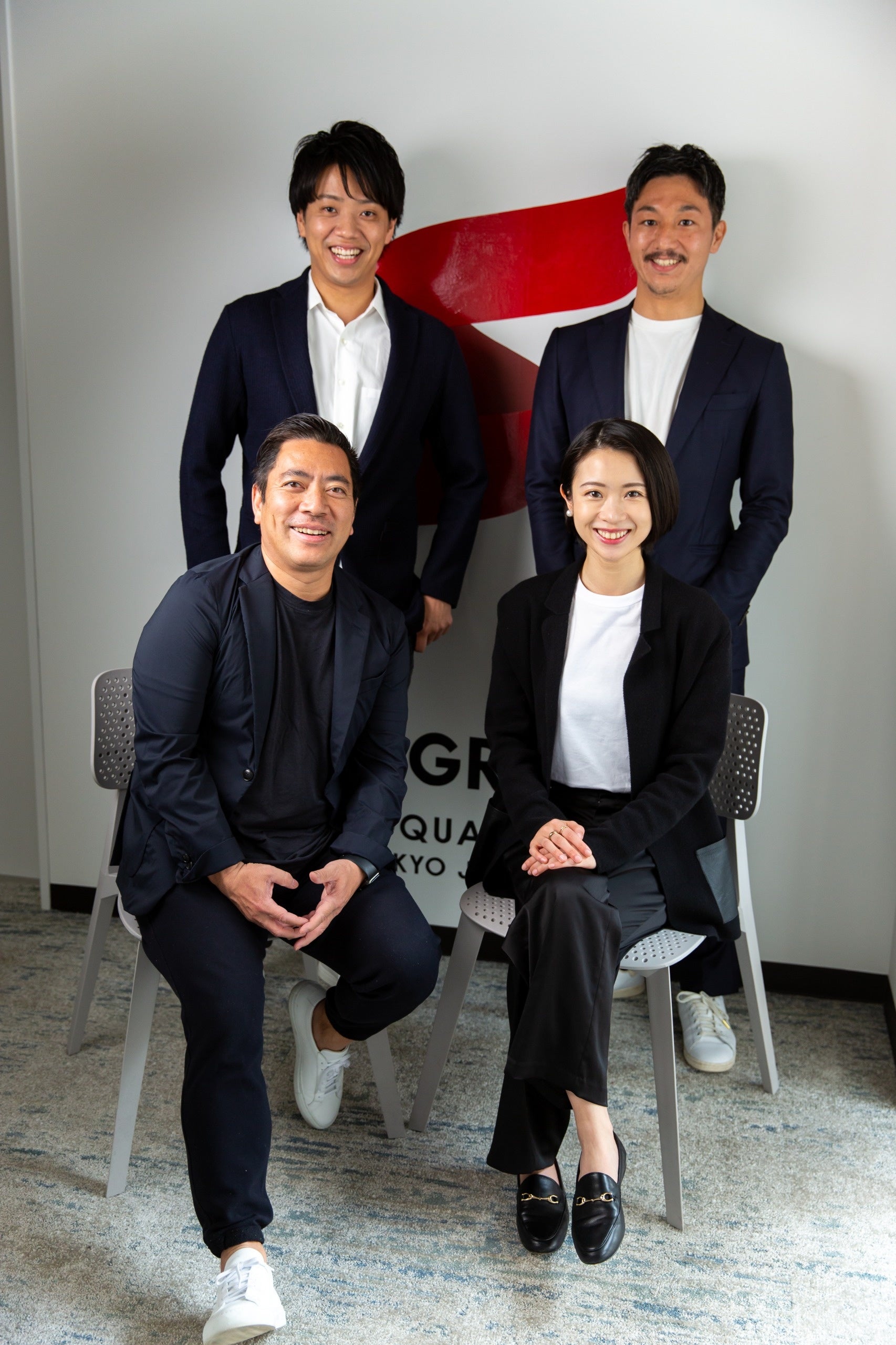 後列左から CEO 三木健司、CFO 相馬知明、CCO ケン・マスイ、CSO 平原依文