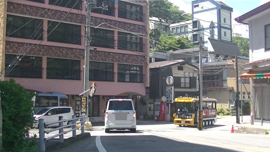  ■「ICT LED電光掲示板」 設置の様子（2022年栃木県内の実証実験において）