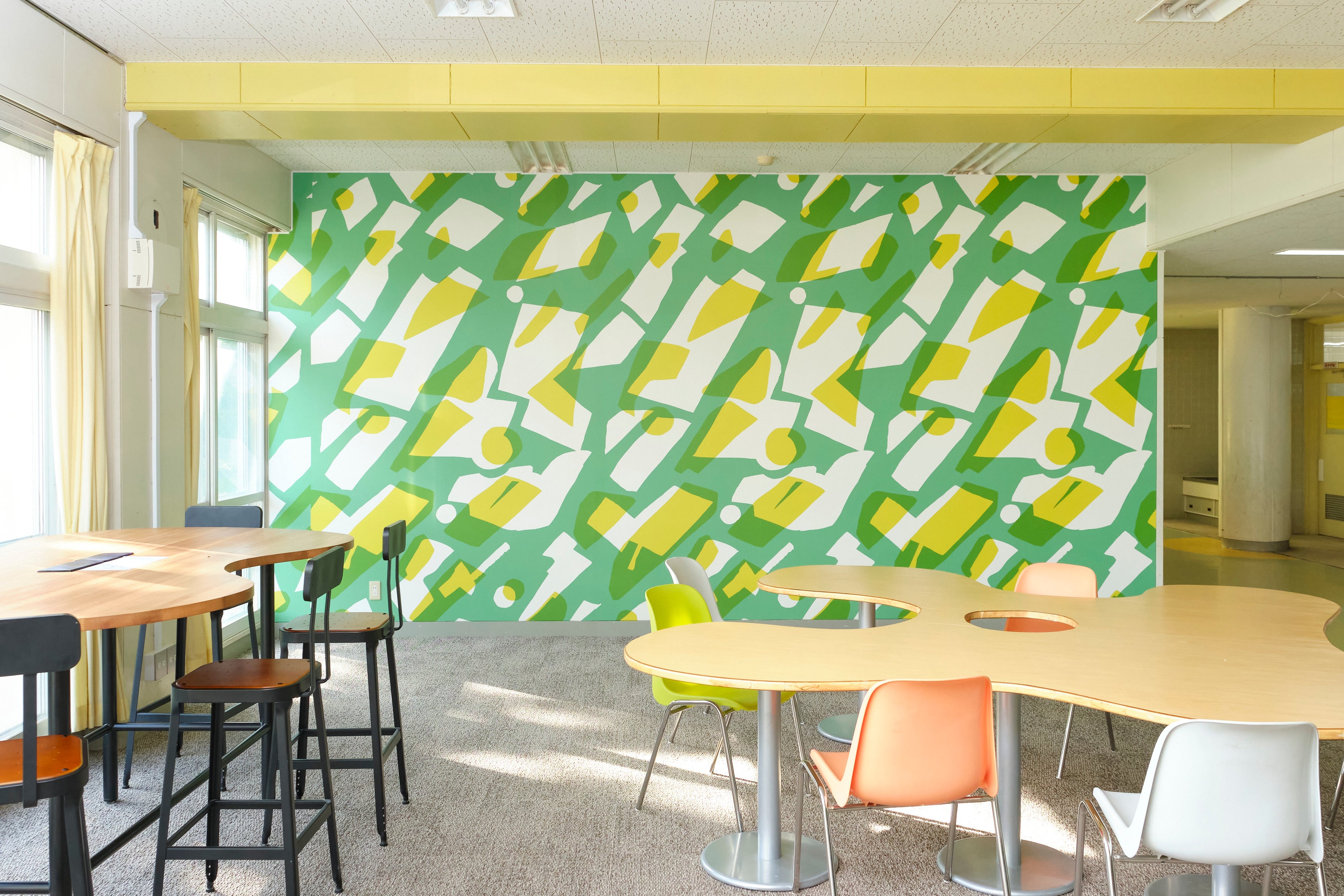 グランプリ受賞作品_町立の廃校を活用した施設「上士幌イノベーションサイト」の壁面に施工