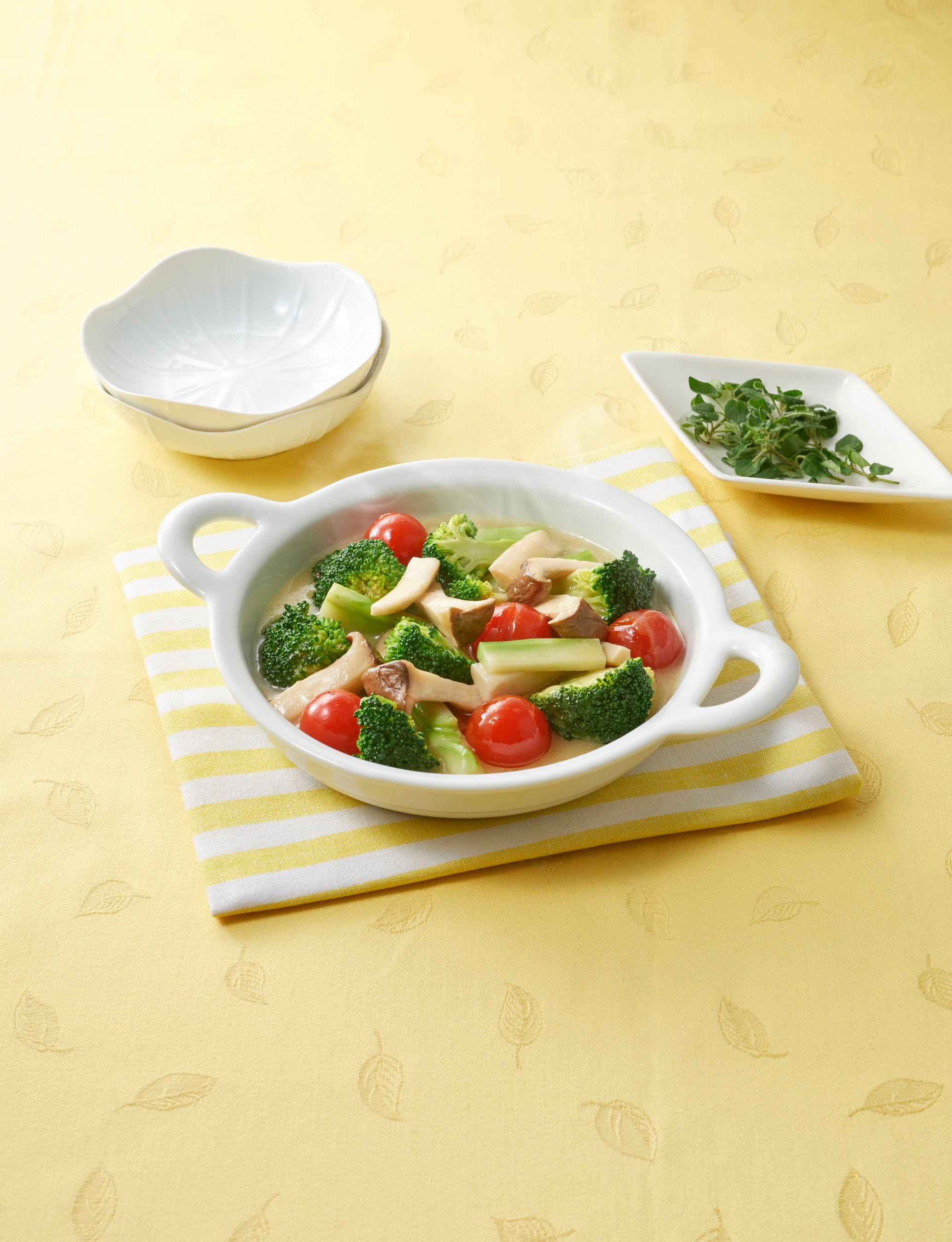 スチームベジ（レモンハーブ味） ブロッコリー、エリンギ、トマト使用