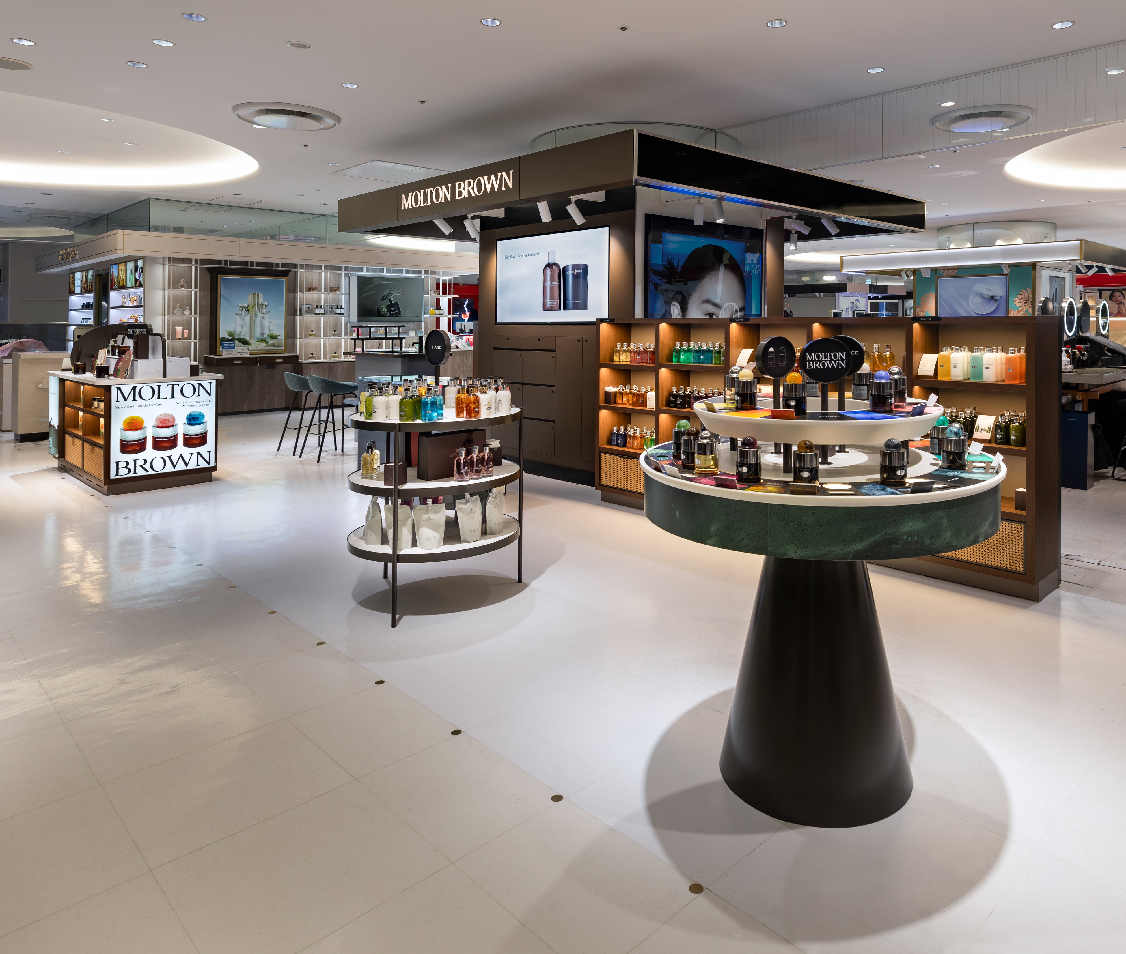 モルトンブラウン横浜エリア初のコンセプトショップ「そごう横浜店」をオープン
