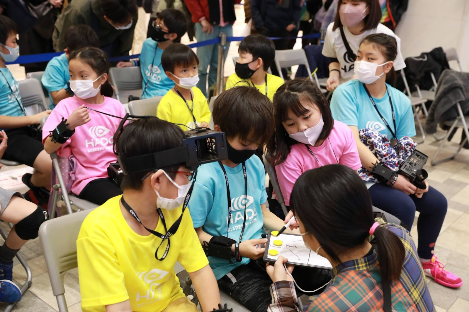 ※2021年年末に開催されたHADO JAPAN CUP 2021エキシビジョンマッチ(小学生部門)の様子