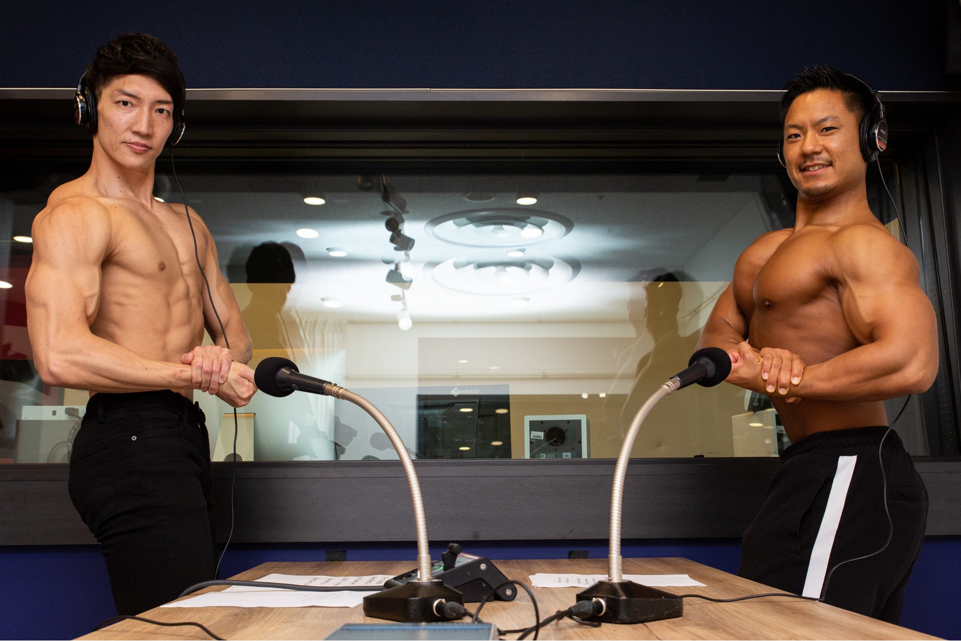 究極のミスマッチ マッチョフリー素材に新作 ラジオのマッチョ を入荷 架空のラジオ番組の収録スタジオで繰り広げられる 筋肉 の無駄遣い をストックフォトとして提供 株式会社スマイルアカデミーのプレスリリース 究極のミスマッチ マッチョフリー素材に新作 ラジオのマッチョ を入荷 架空のラジオ番組の収録スタジオで繰り広げられる 筋肉 の無駄遣い をストックフォトとして提供 株式会社スマイルアカデミーのプレスリリース