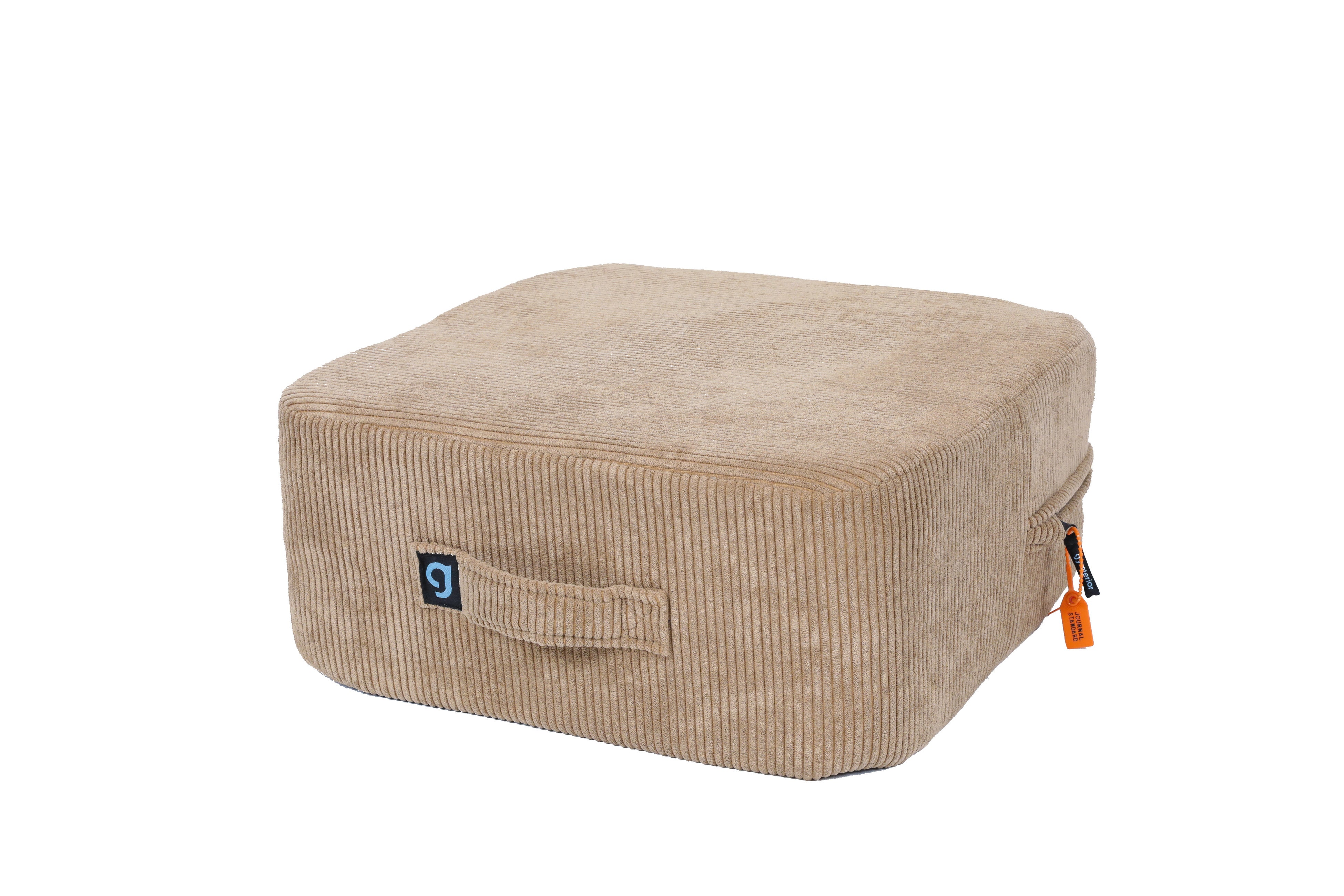 キャメルベージュ