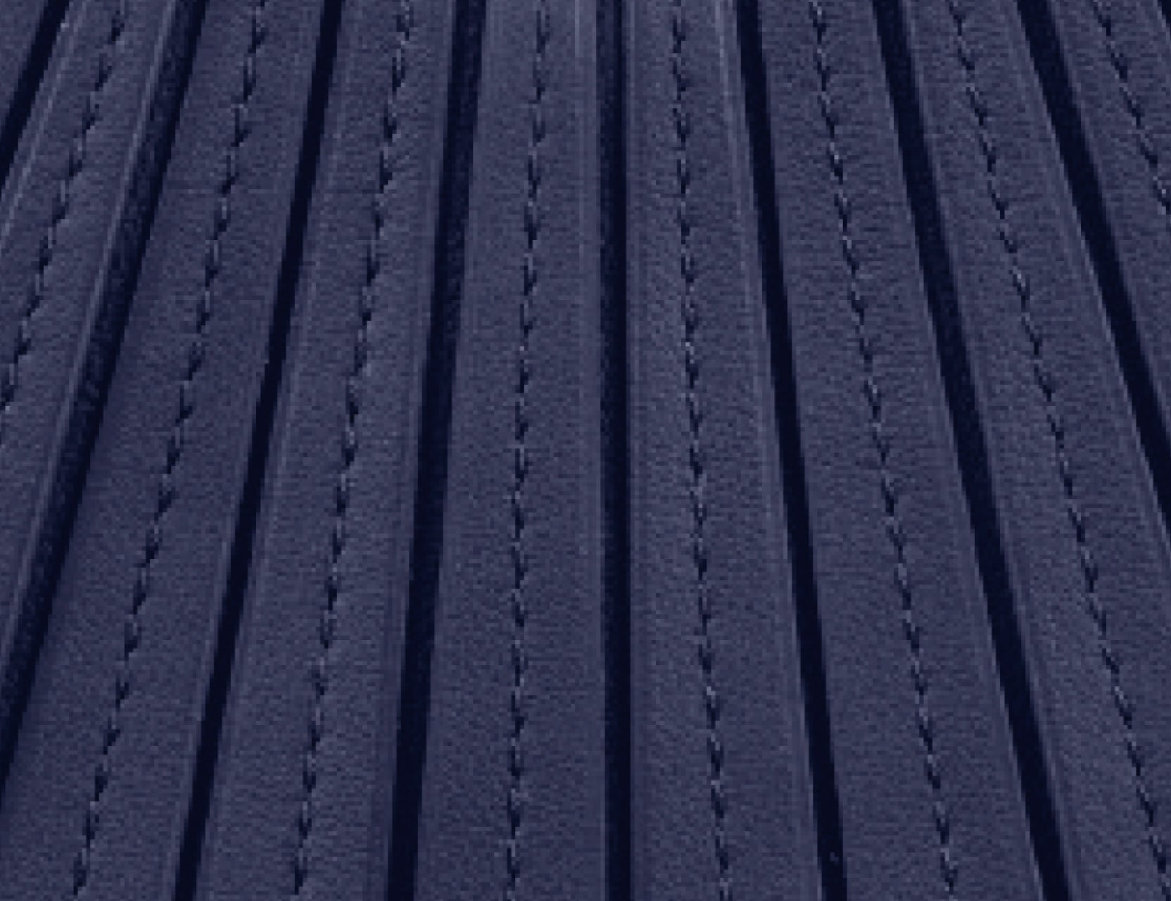 PLISSÉ(プリセ)は、職人のハンドメイドによってカミーユ・フォルネ メゾンが開発したオリジナルの技術です。