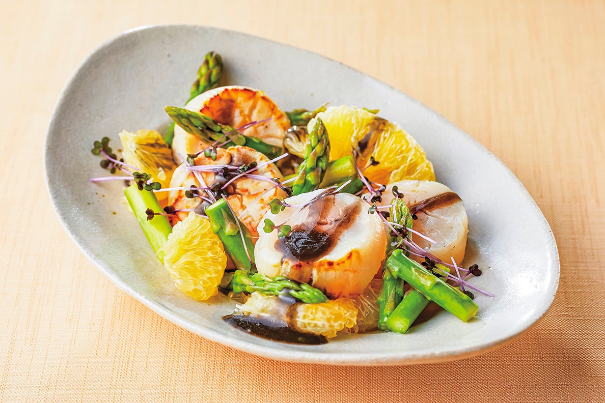 甘夏とアスパラガスと炙り帆立のサラダ