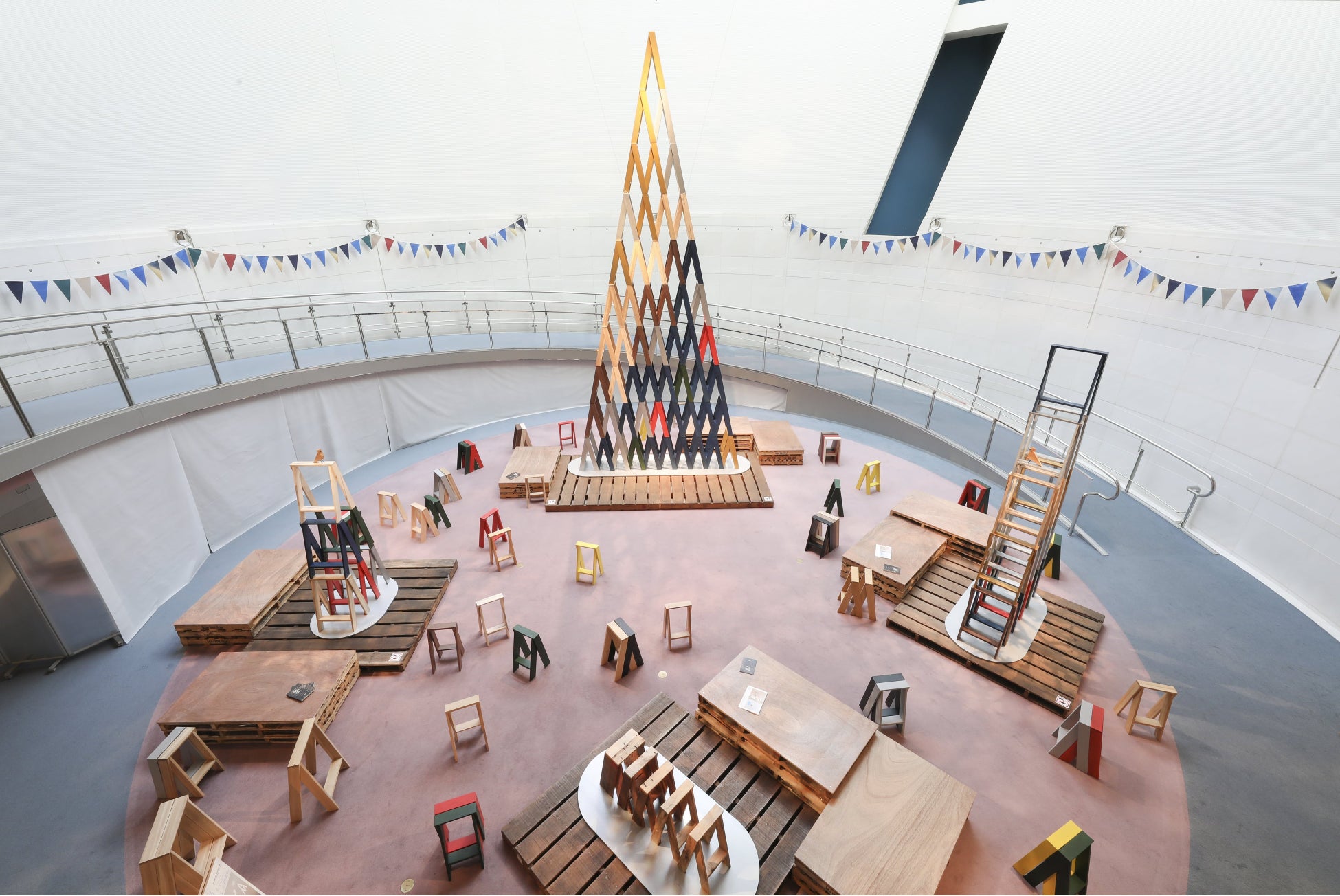 シンボルツリー/Photo Kimiko Kaburaki