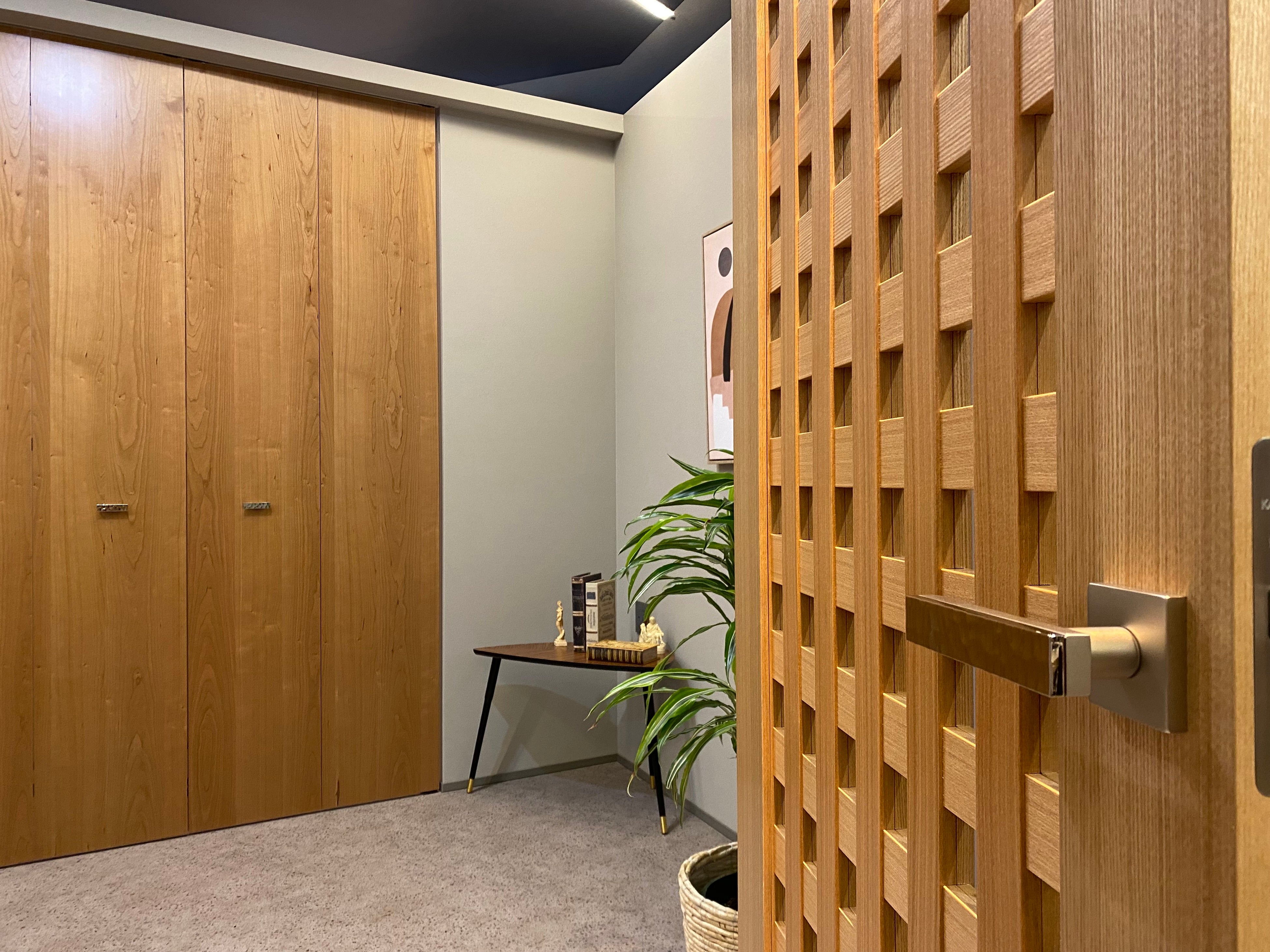 天然木突板仕様の扉