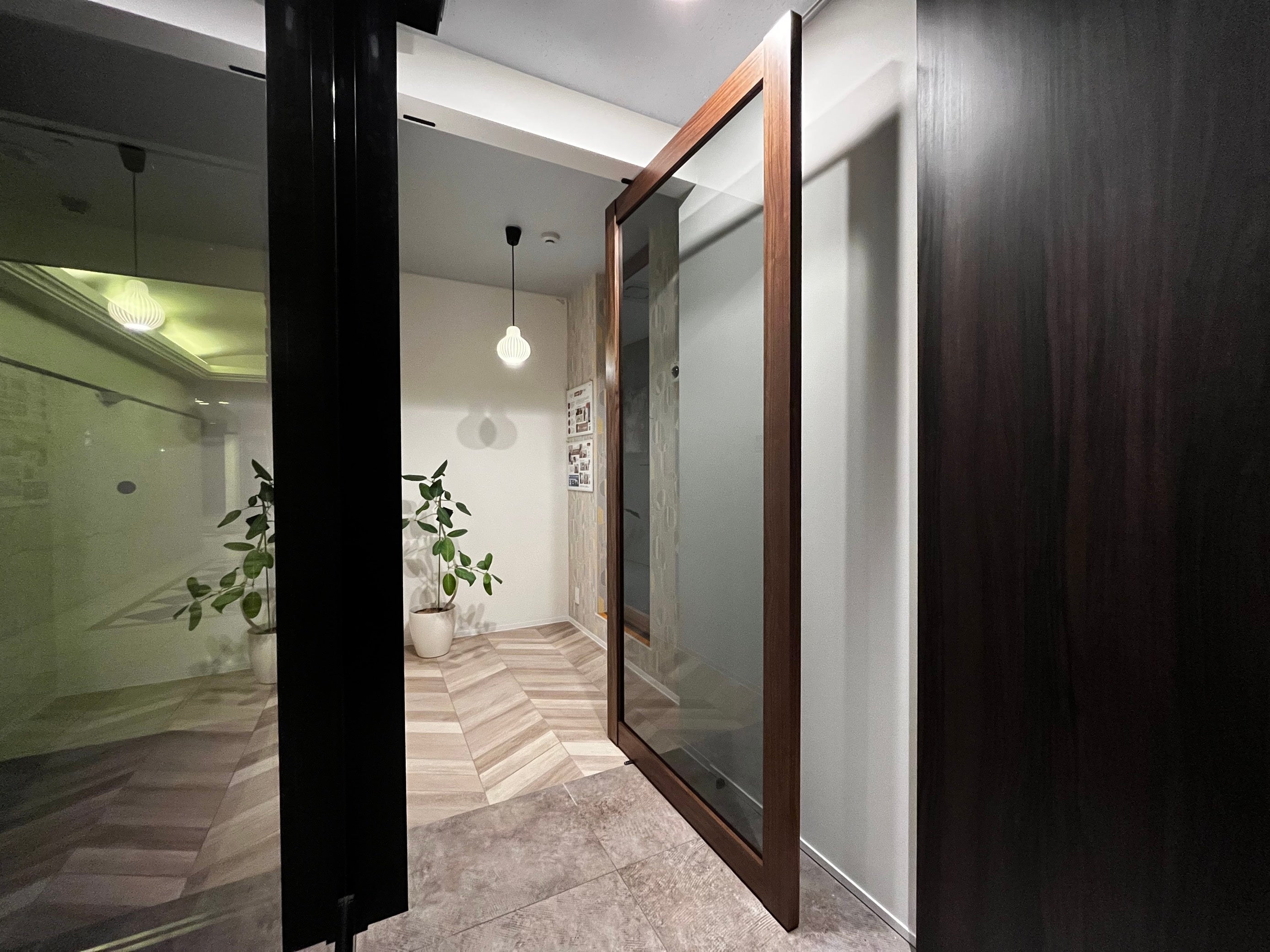 仙台ショールームに展示するソリストはガラスタイプです