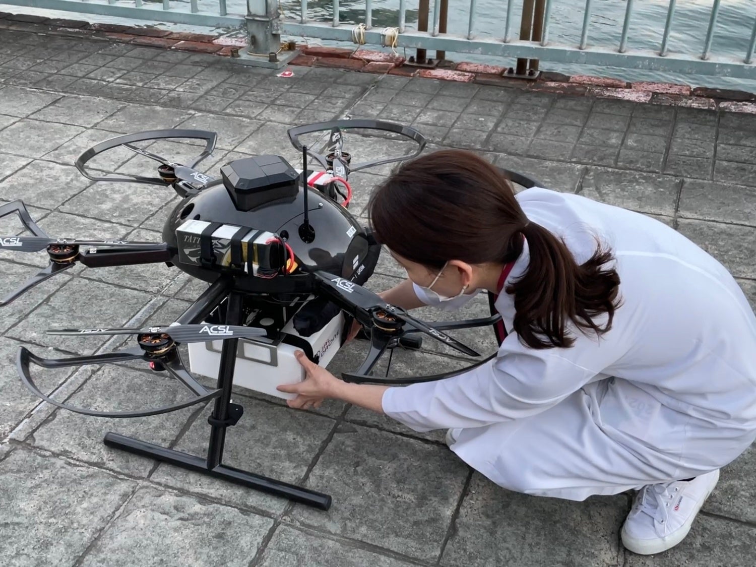 ＜受け取りの様子＞