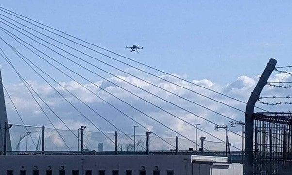 図.4 飛行中の警備ドローン