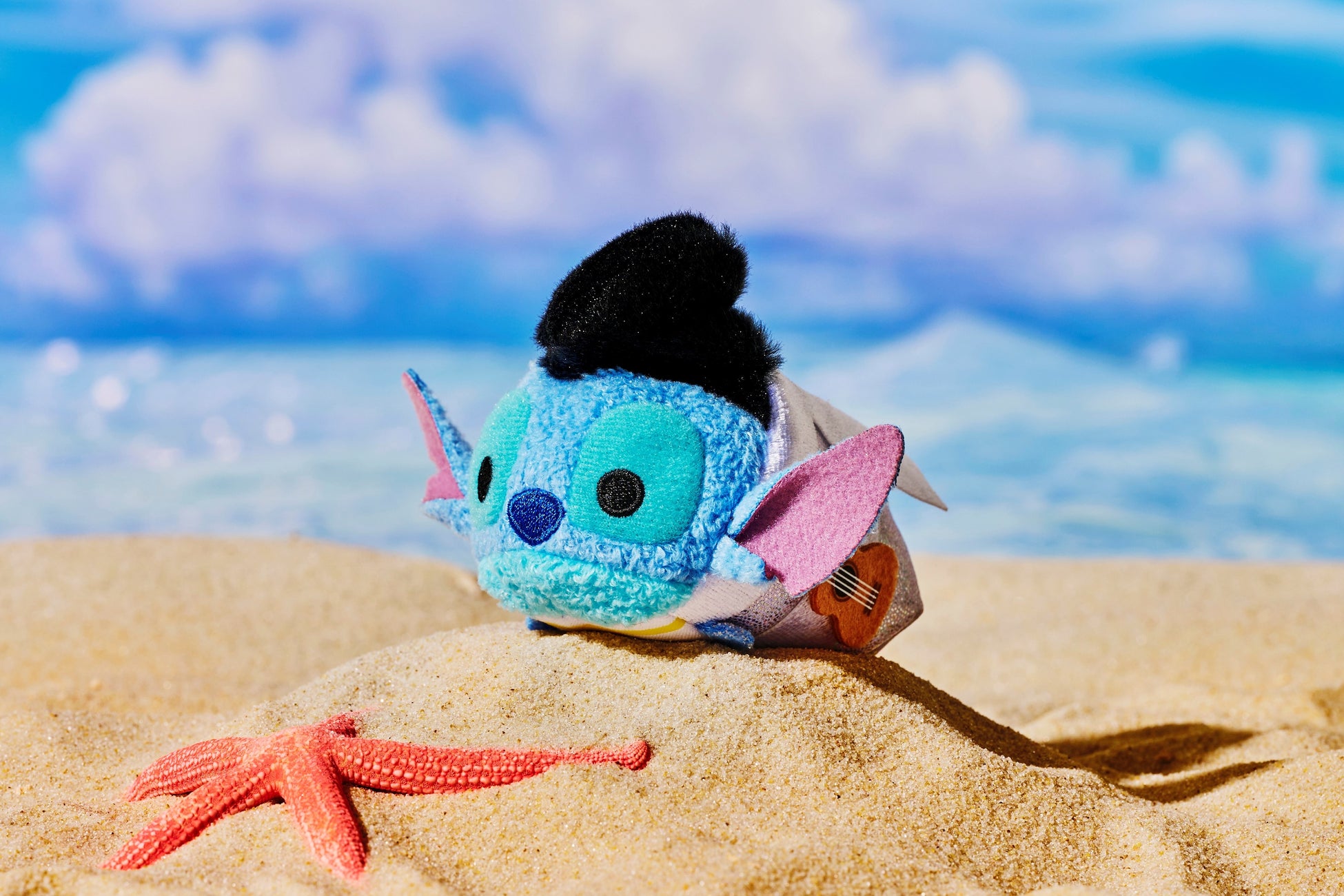 © Disney Elvis Presley™ © 2015 ABG EPE IP LLC