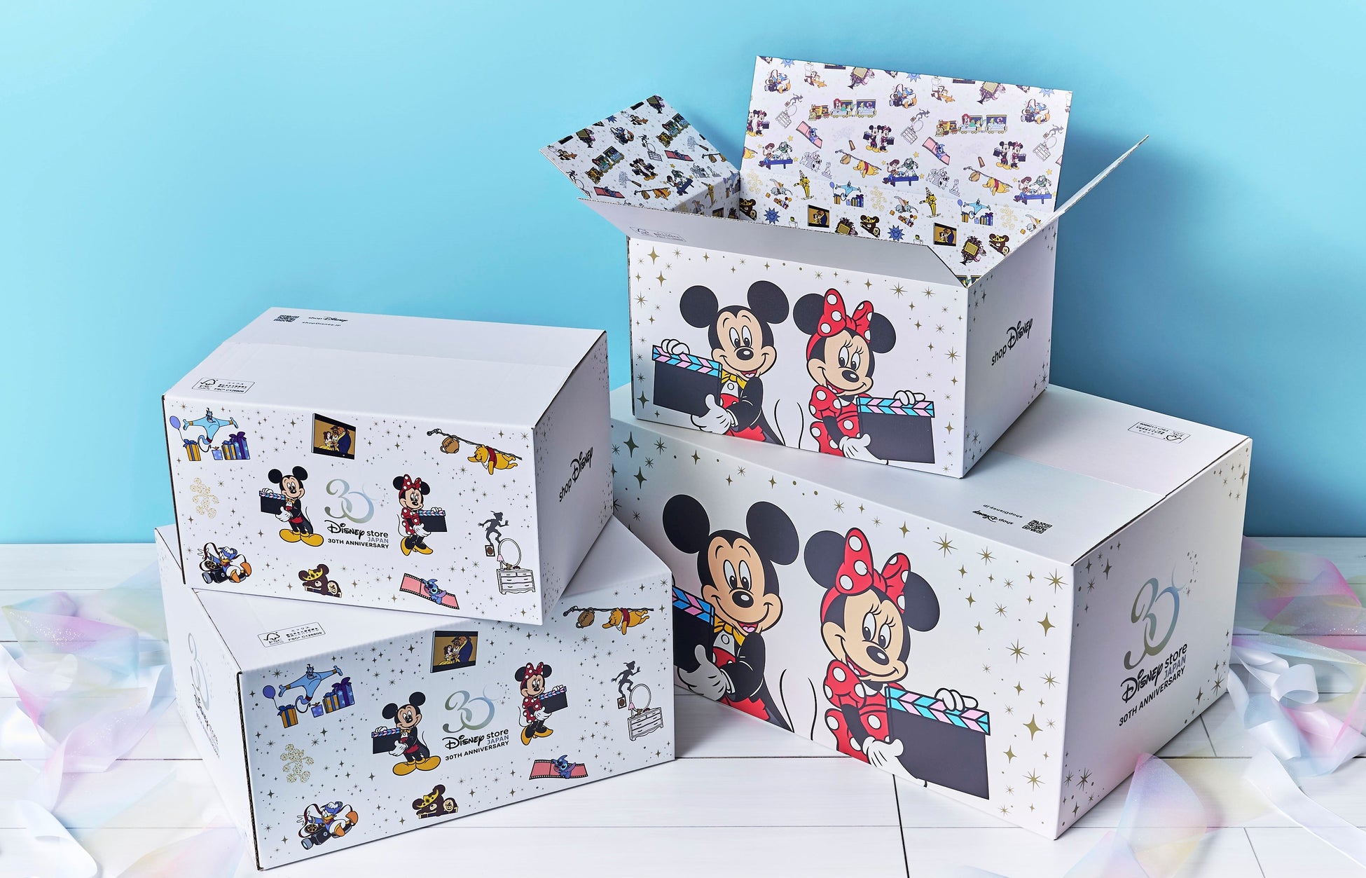 ディズニーストア30周年記念企画がスタート 30年分のヒストリーが凝縮されたアイテムが続々と登場 ウォルト ディズニー ジャパン株式会社のプレスリリース ディズニーストア30周年記念企画がスタート 30年分のヒストリーが凝縮されたアイテムが続々と登場 ウォルト ディズニー ジャパン株式会社のプレスリリース