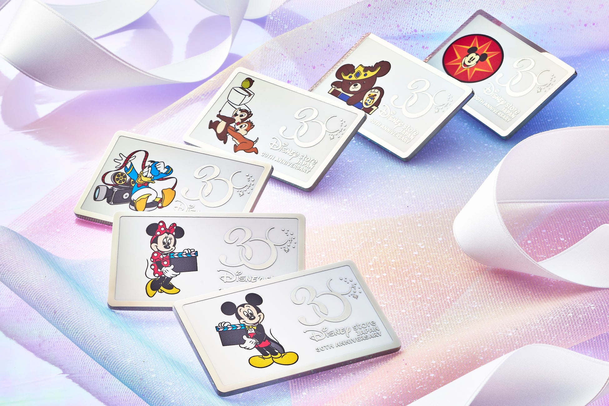 ディズニーストア30周年記念企画がスタート 30年分のヒストリーが凝縮されたアイテムが続々と登場 ウォルト ディズニー ジャパン株式会社のプレスリリース ディズニーストア30周年記念企画がスタート 30年分のヒストリーが凝縮されたアイテムが続々と登場 ウォルト ディズニー ジャパン株式会社のプレスリリース