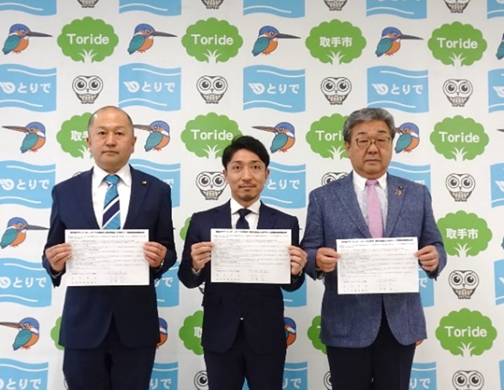 「5月1日に開催された対談の様子」左から取手市議会議長 岩澤信、アドバンスト・メディア取締役 大柳伸也、取手市長 中村修