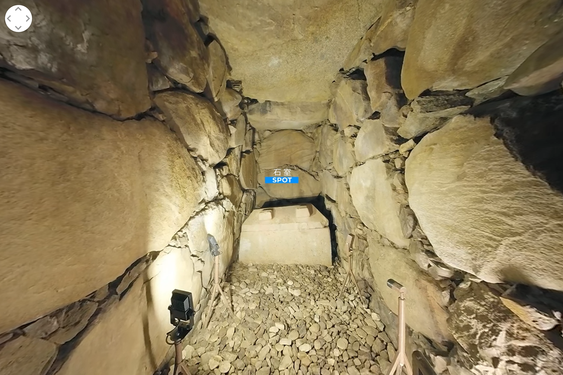 斑鳩町、藤ノ木古墳の展示室中