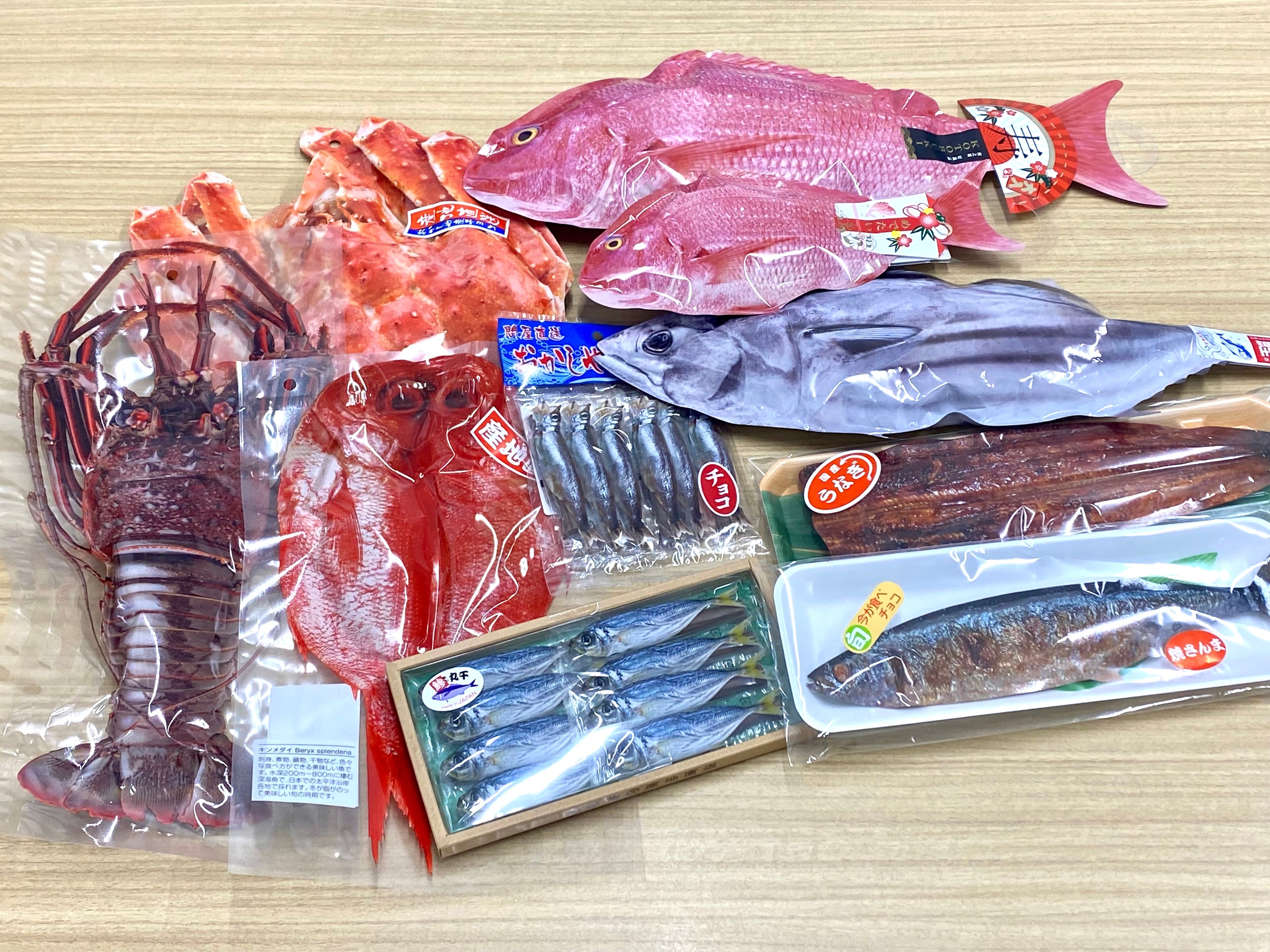 鮮魚コーナーのような売り場では鮮魚をモチーフにした商品を販売