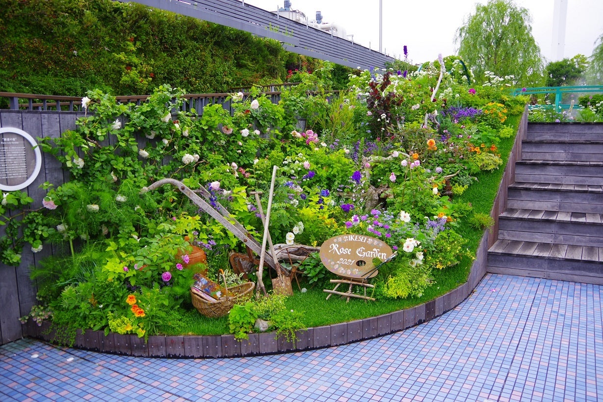 西武池袋本店9階　食と緑の空中庭園