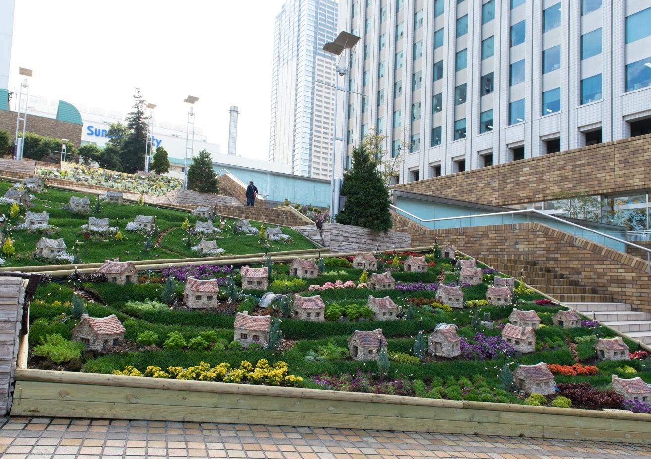 サンシャインビレッジ （スペイン階段2F～4F）