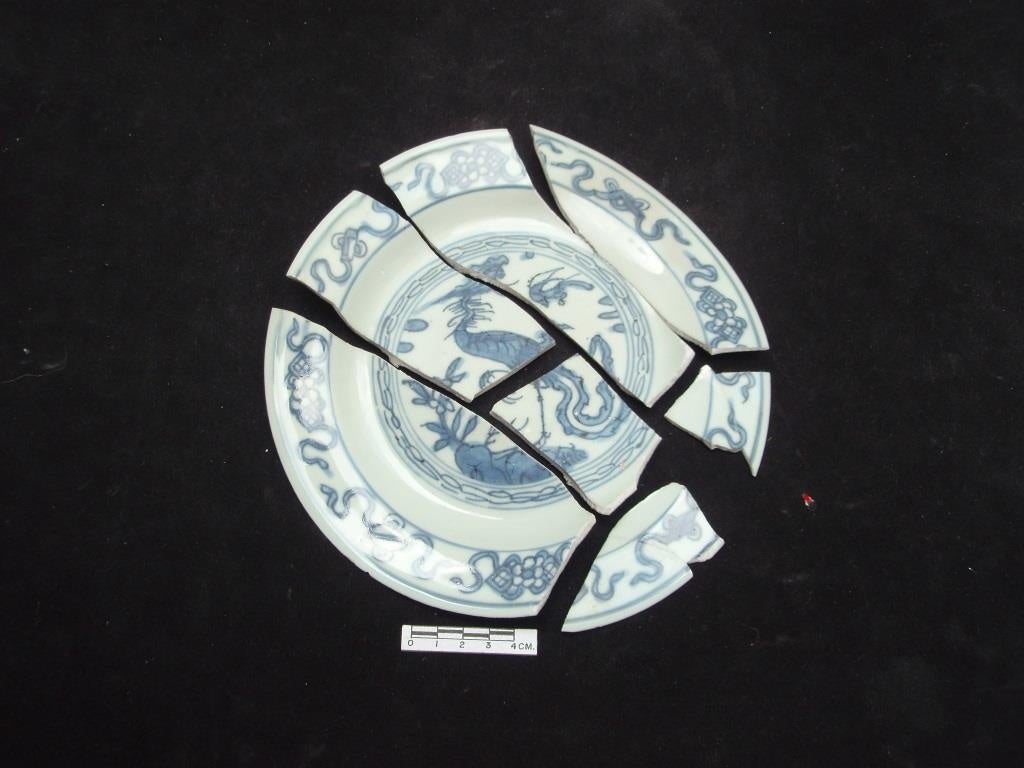 メキシコ・シティ出土の中国陶磁器(講師撮影) ©メキシコ文化人類学歴史研究所INAH