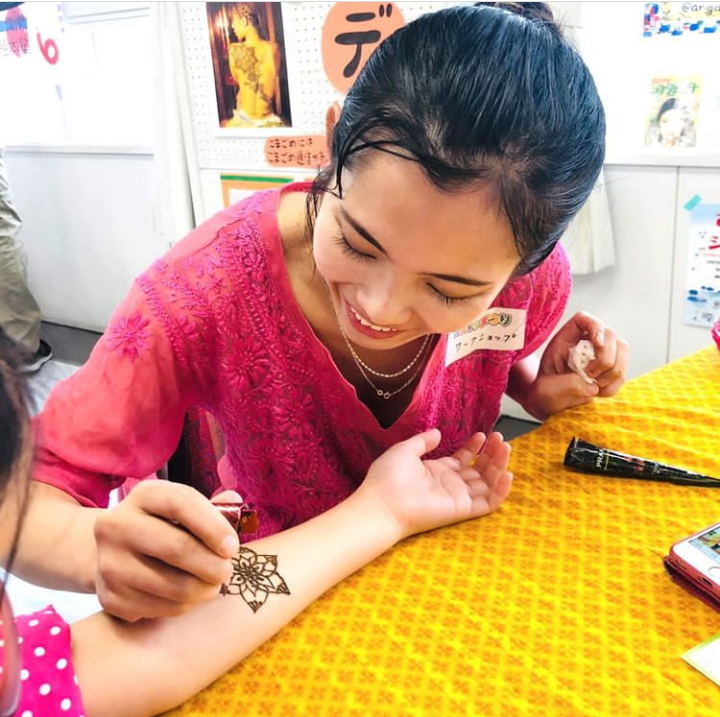 メヘンディ講師_カーン江夏 未花