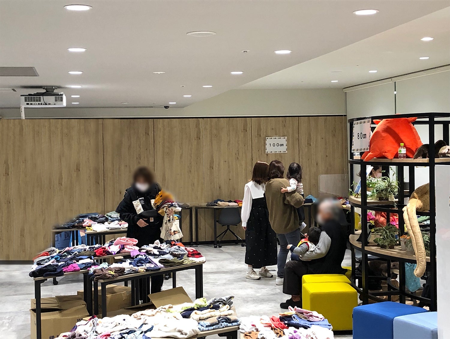 子ども服マーケット会場