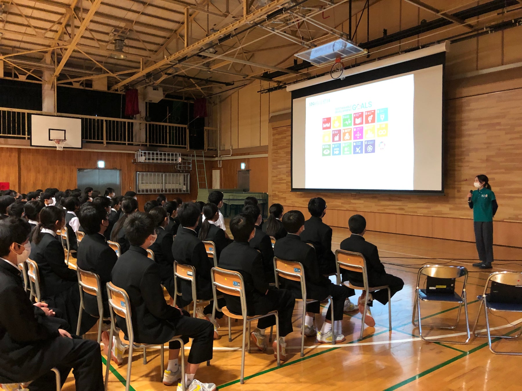 豊島区立駒込中学校での出張授業の様子