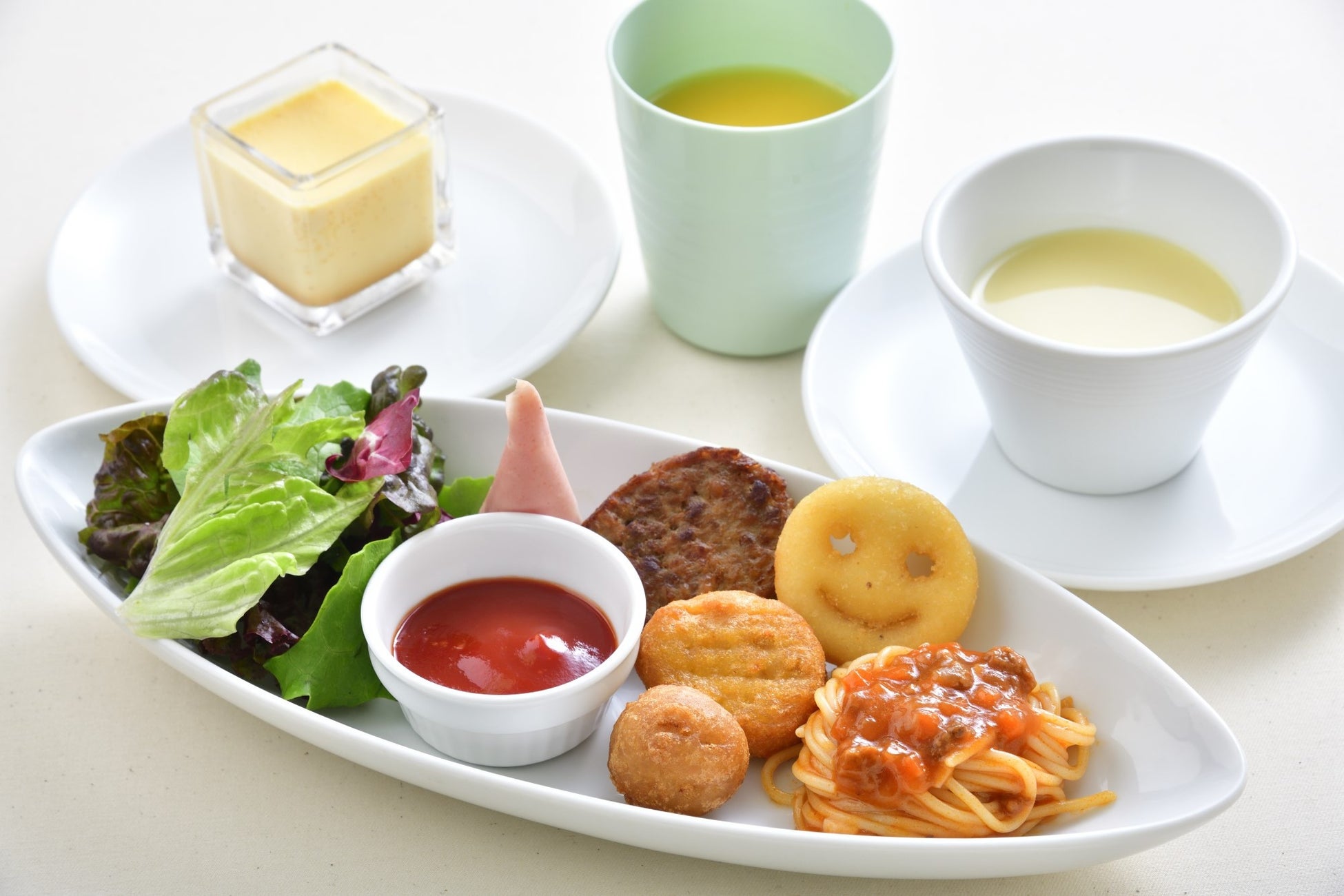 OCEAN Casita Italian Seafood Grill「キッズプレート(ミニドルチェ・スープ・ドリンク付)」 990円