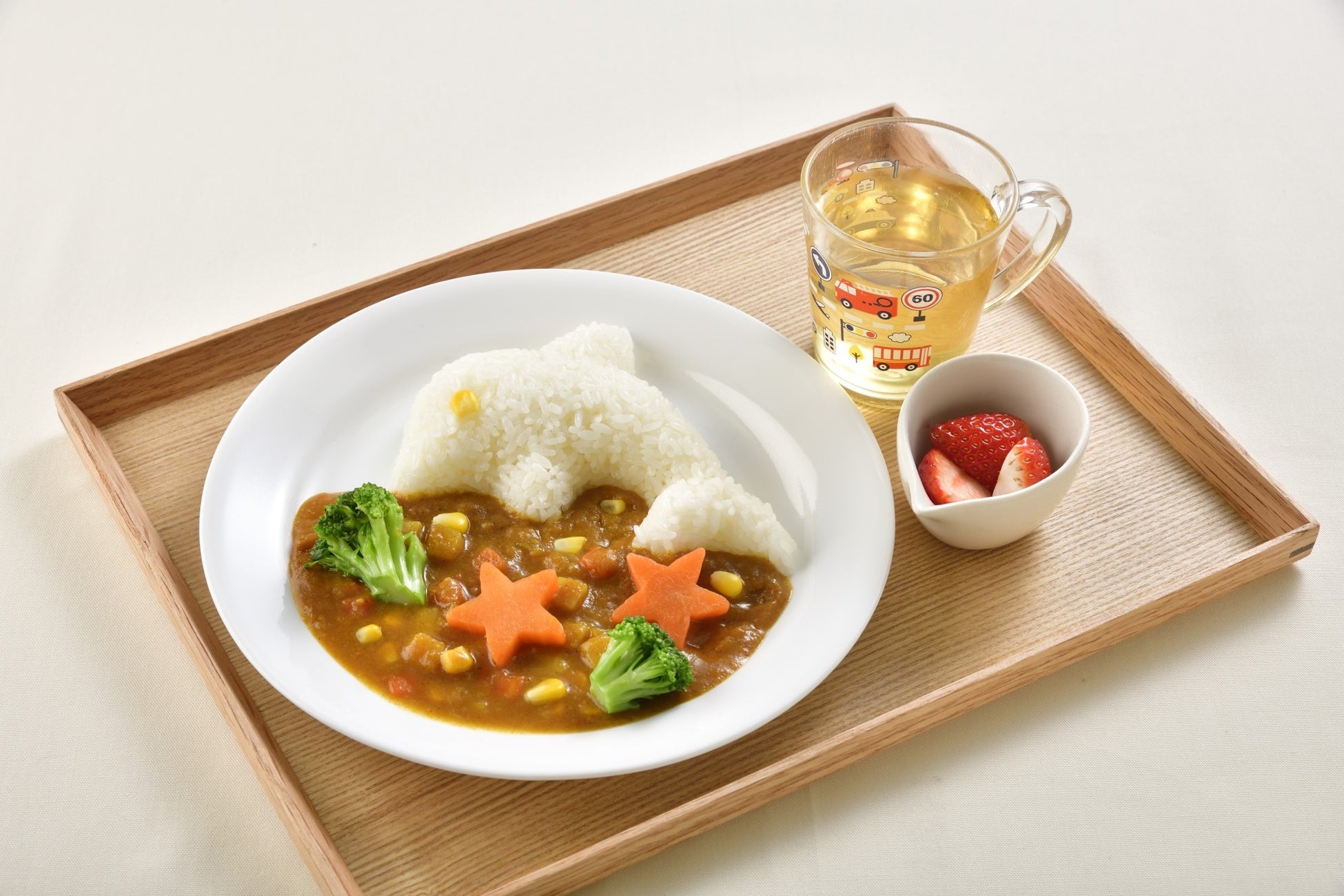 茶鍋カフェ・カグラザカ サリョウ「低アレルゲン 海辺のイルカレー(デザート・ドリンク付)」 715円