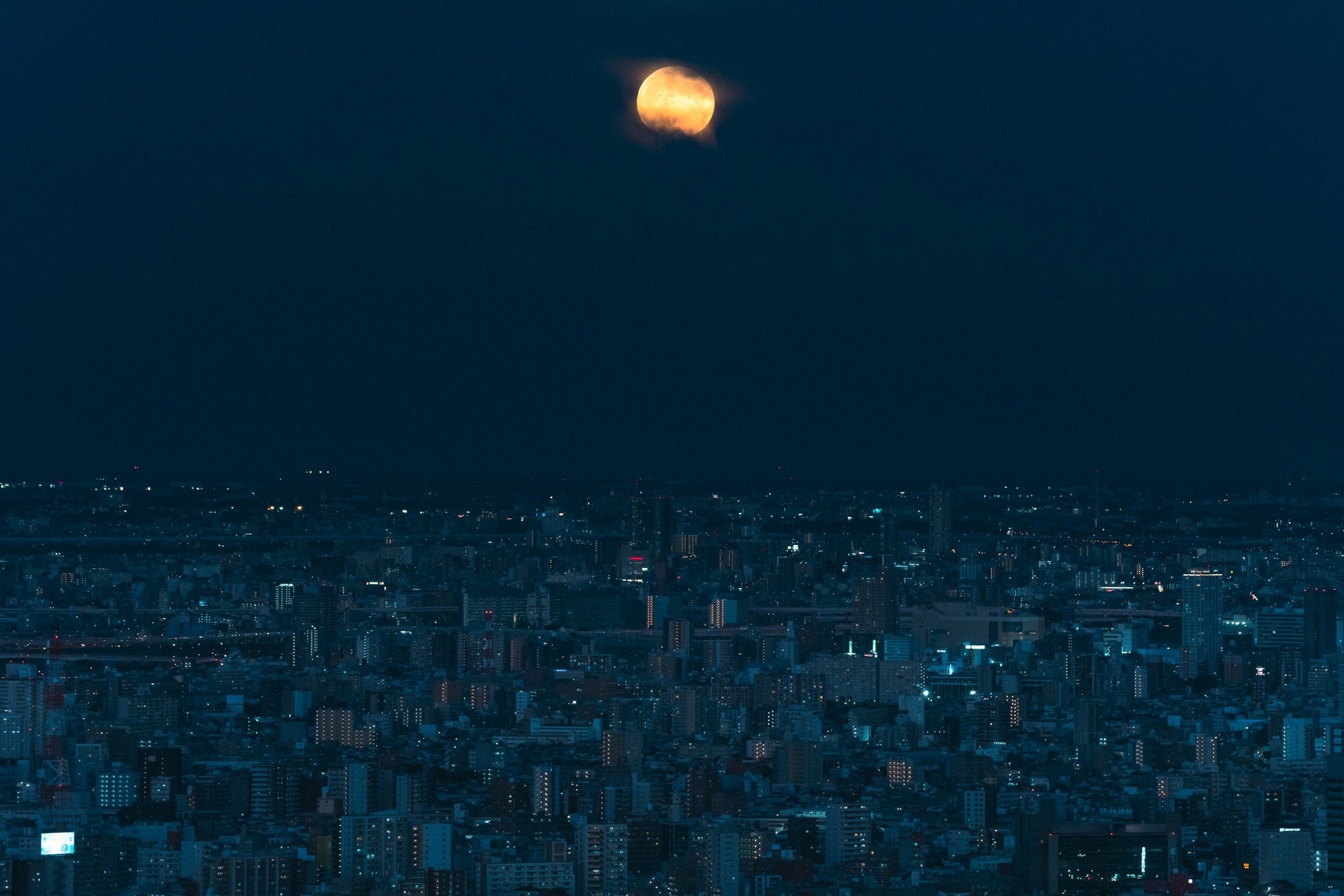 2023年10月の満月に撮影した月と夜景