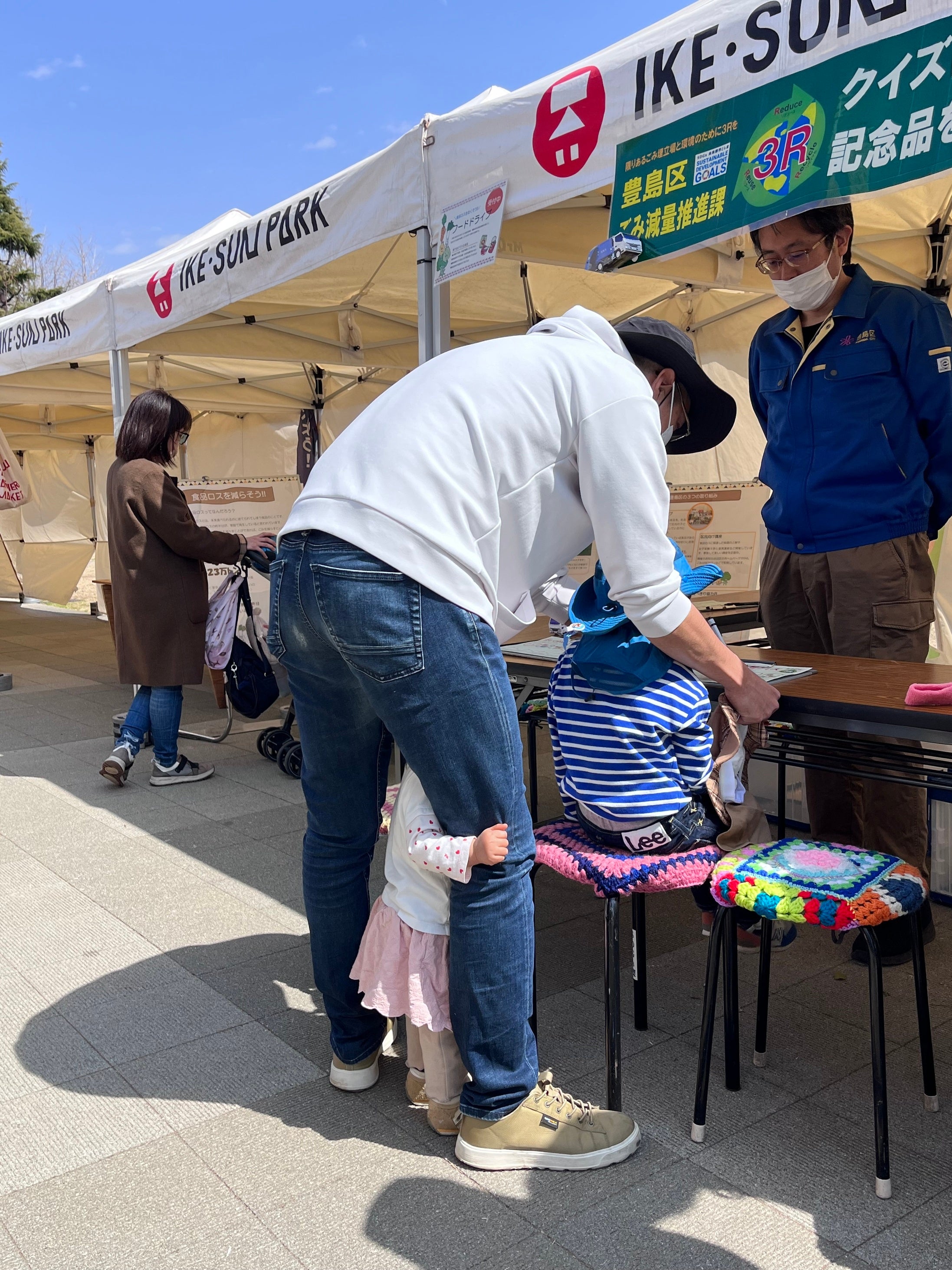 イケ・サンパークのファーマーズマーケットで利用される様子