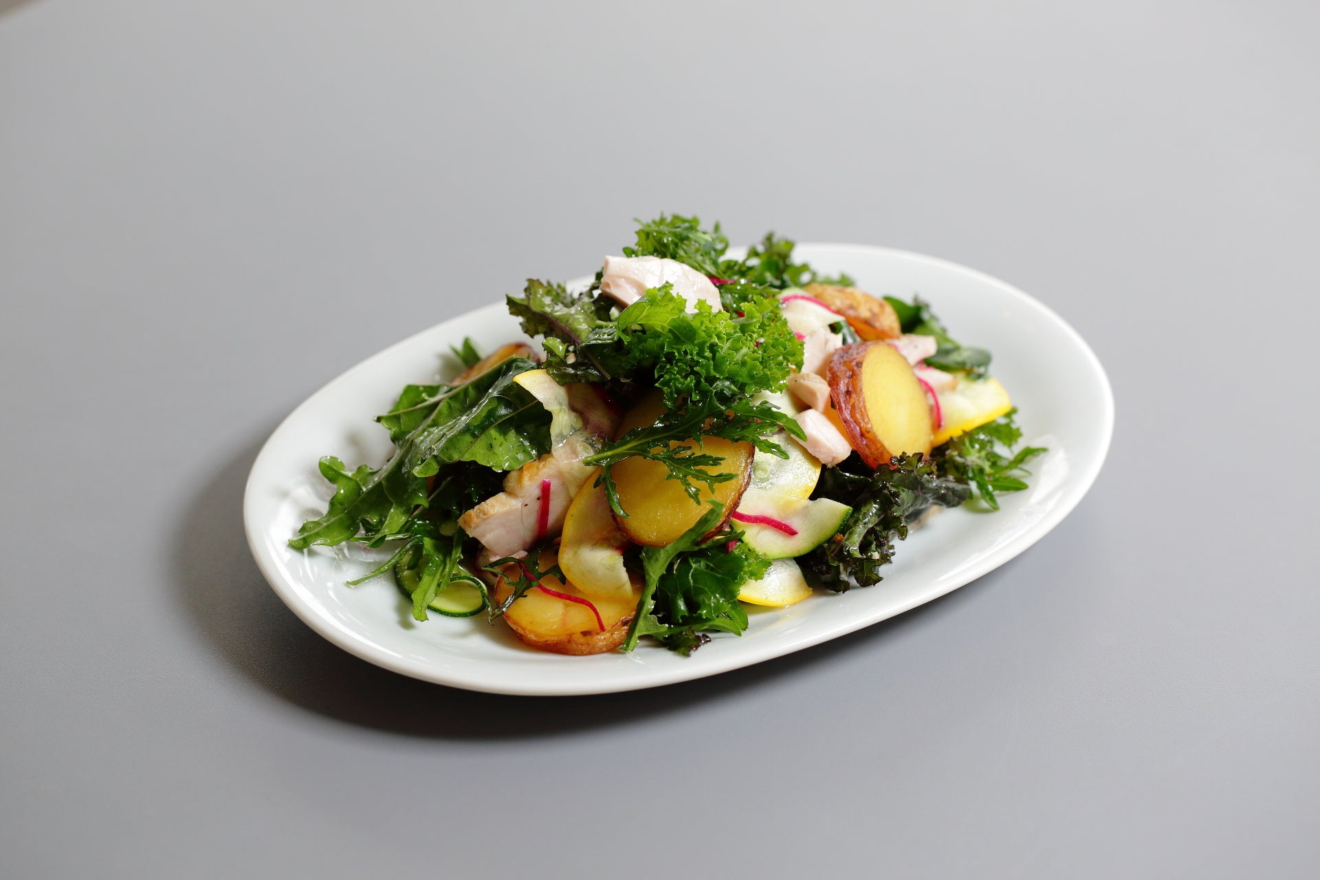 本日の彩り野菜と軍鶏のサラダ【1,100円】