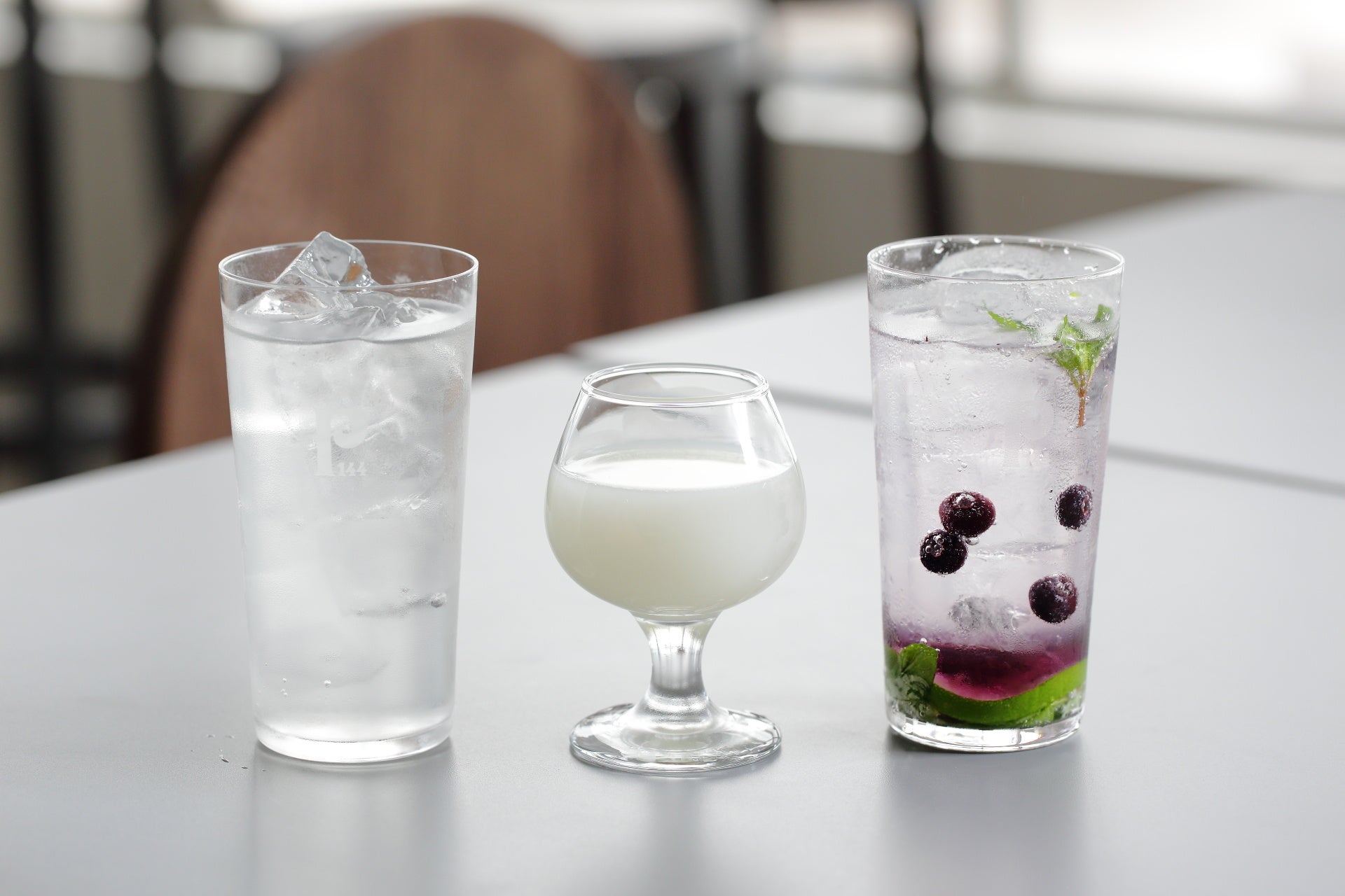 左：SAMURAIソーダ　中央：カルピしゅ　右：妖艶なmojo