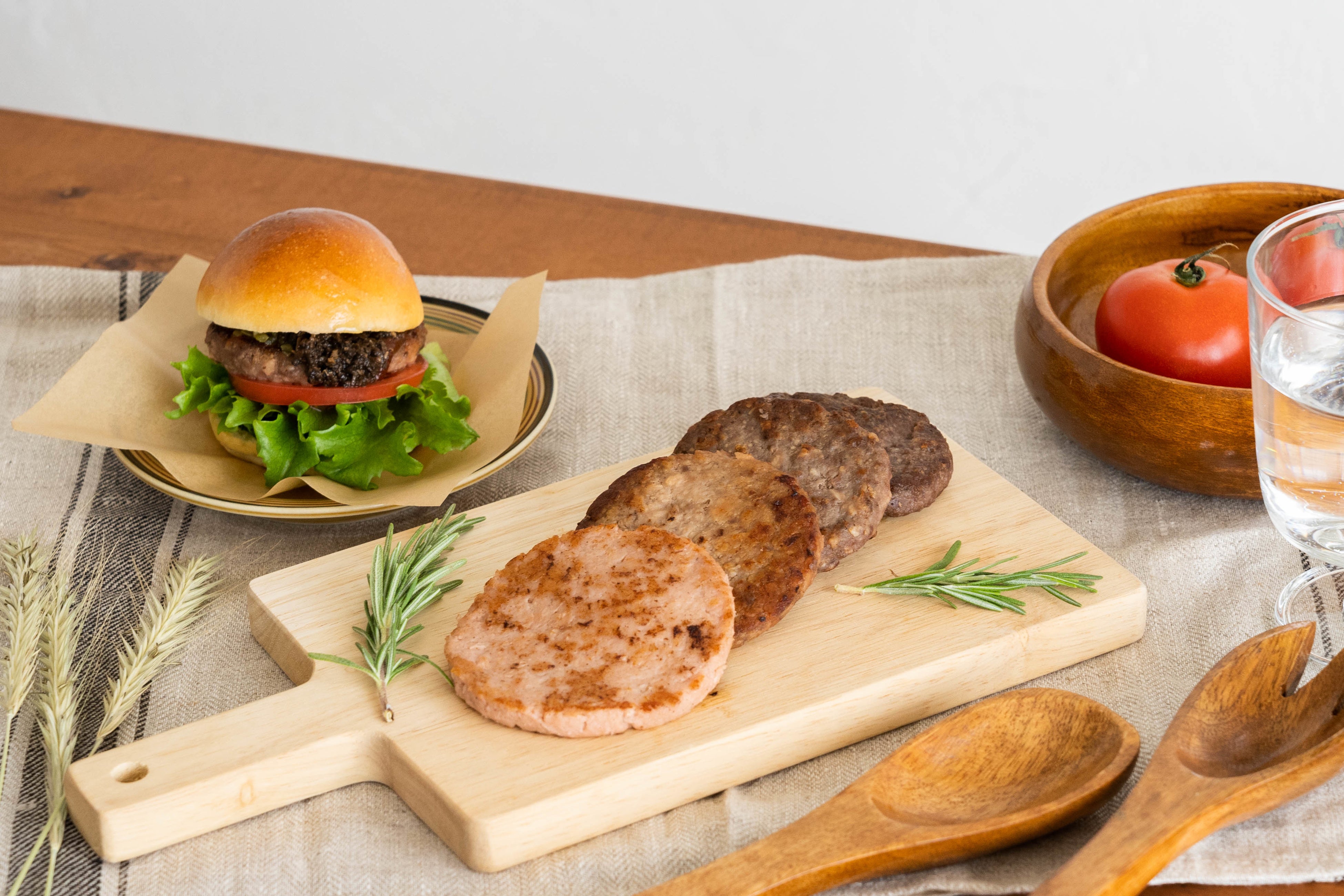 植物肉と和牛をブレンドしたパティ