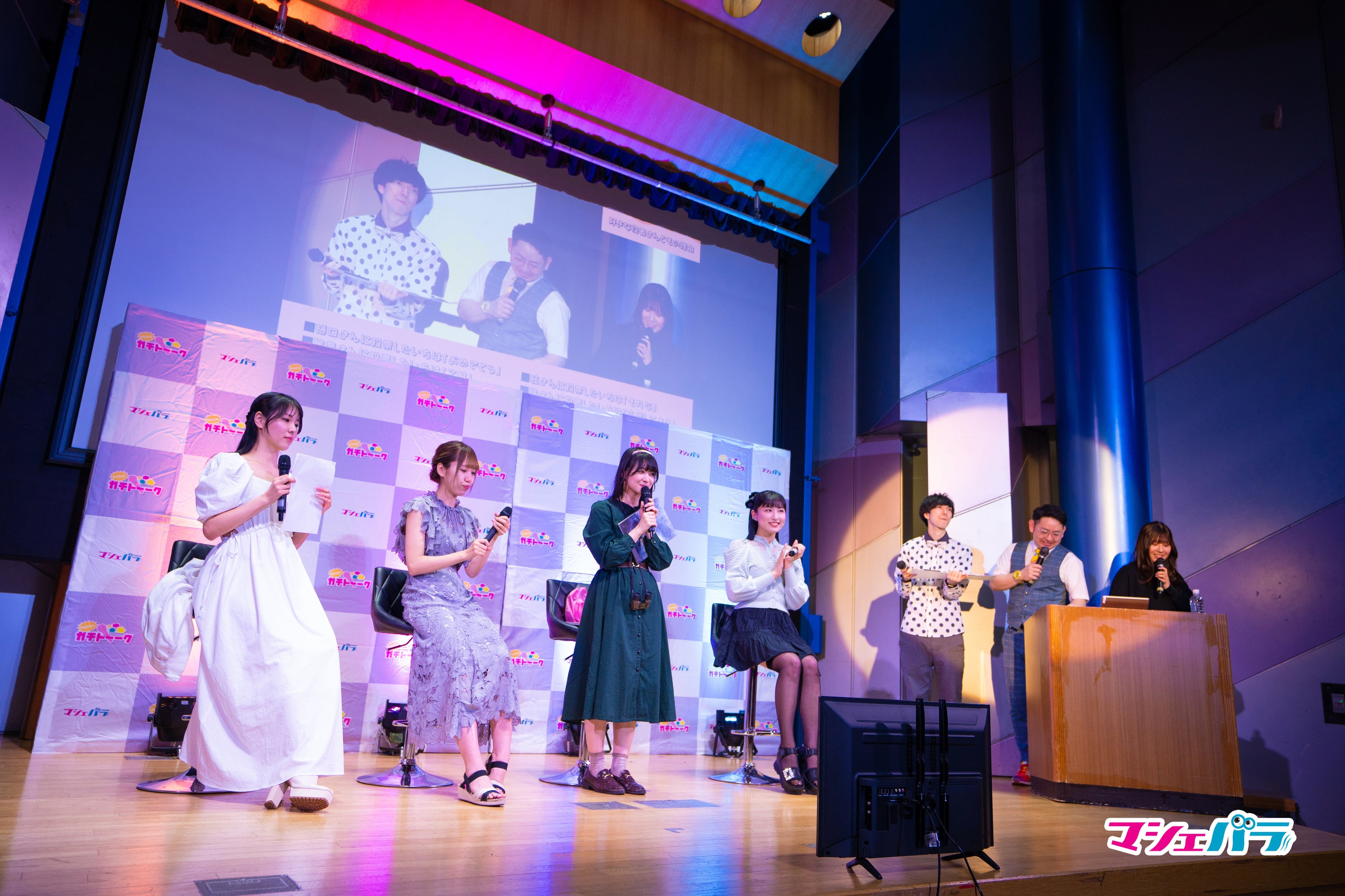 左から、橘・星奈・絃・樋口、村田・ニレンジャー・新井