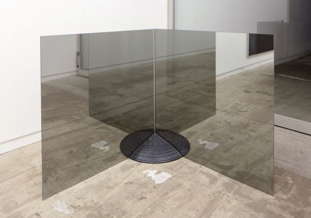 《Mound》窓ガラス、段差プレート 916×916×910ｍｍ 2020