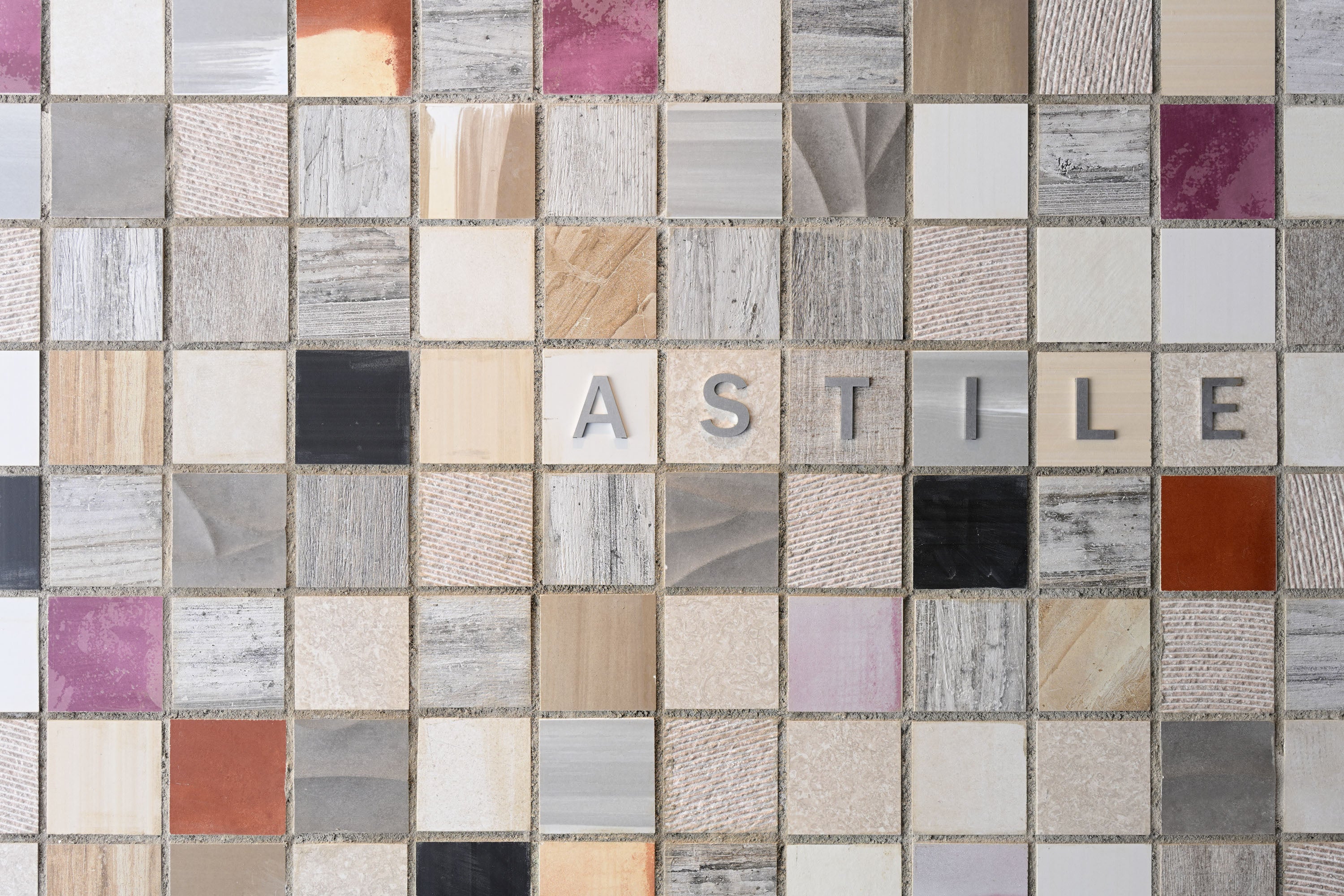 全13種類、合計６１８枚の廃棄タイル使用