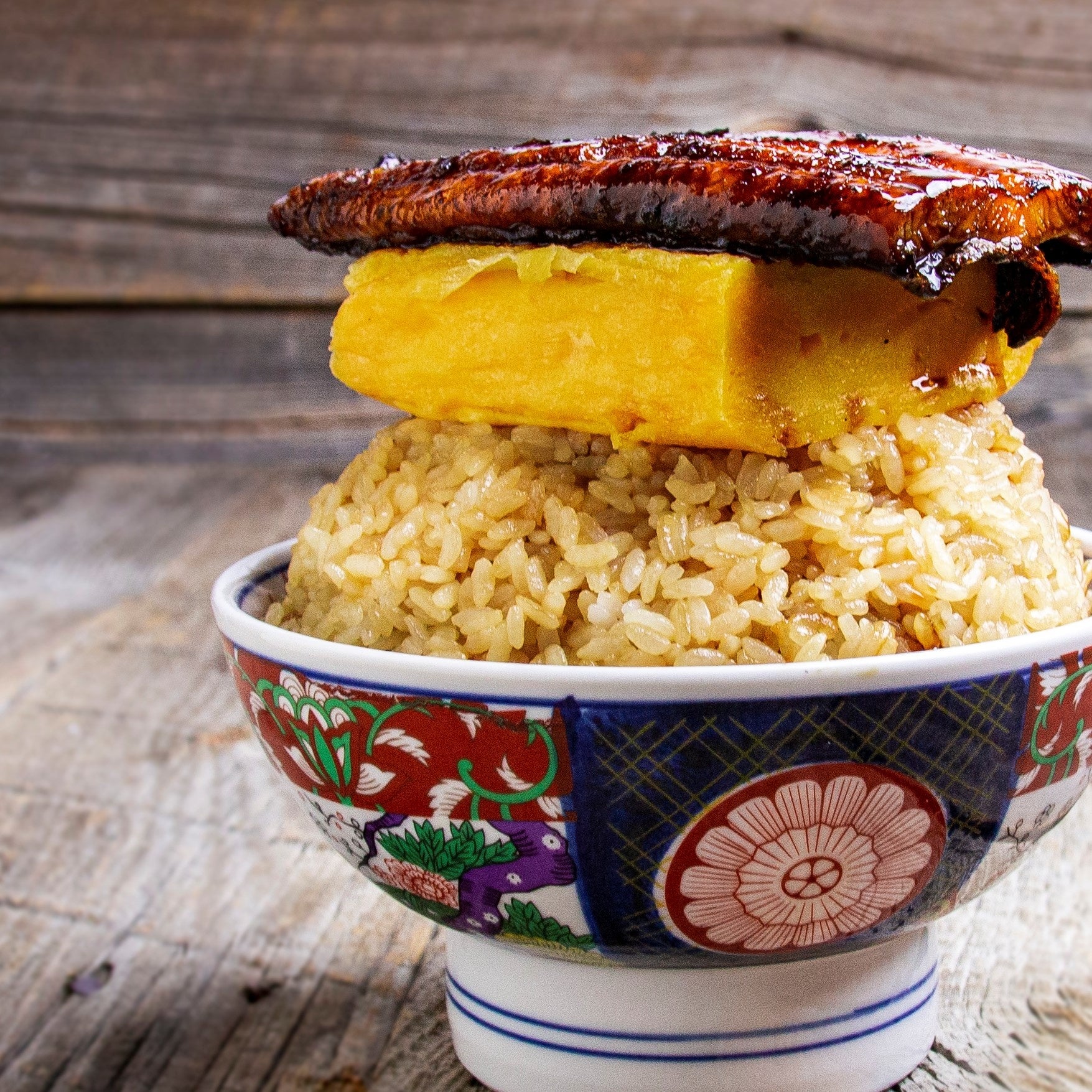 そびえる鰻玉丼