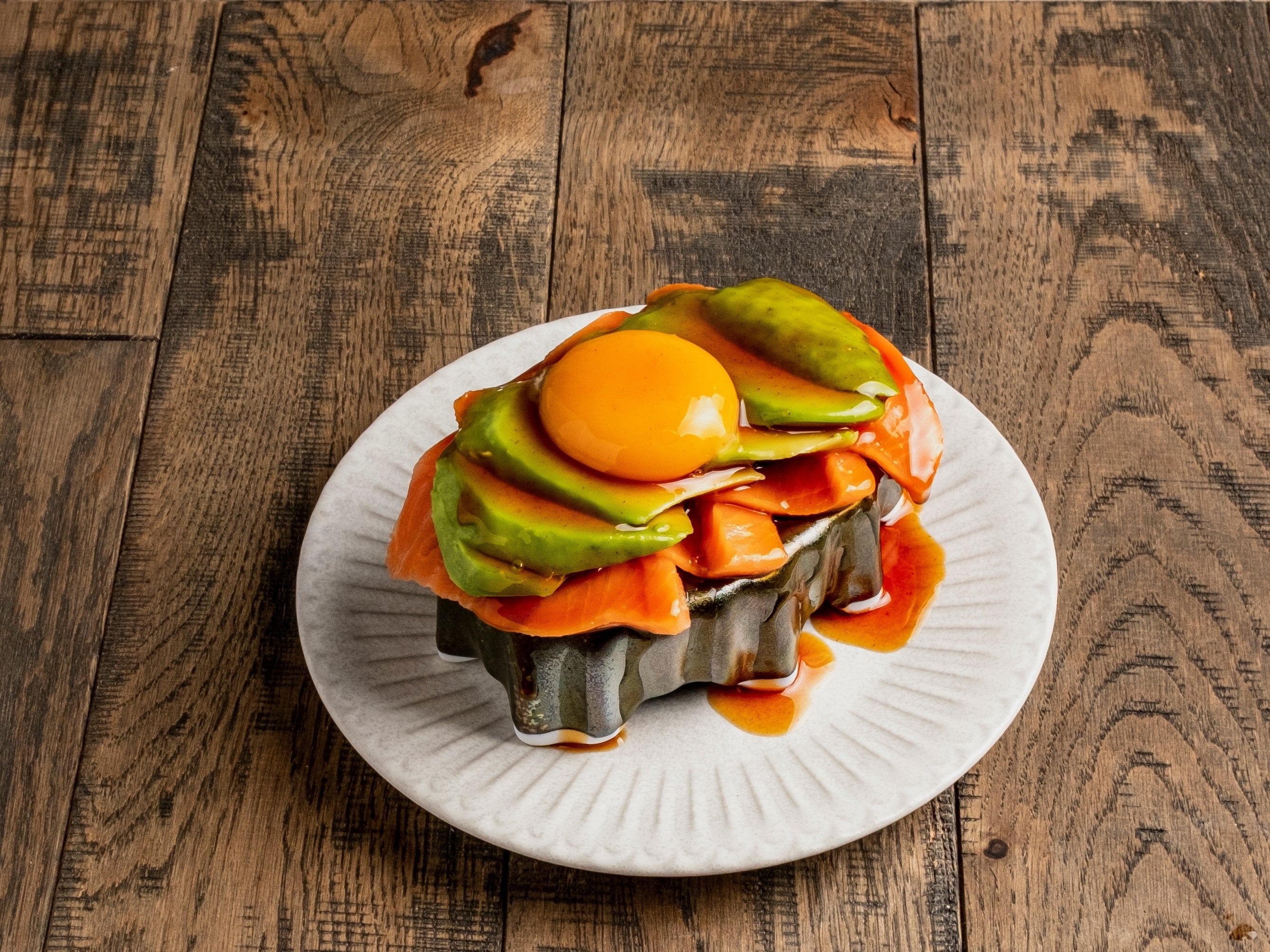 アボカドサーモンユッケ