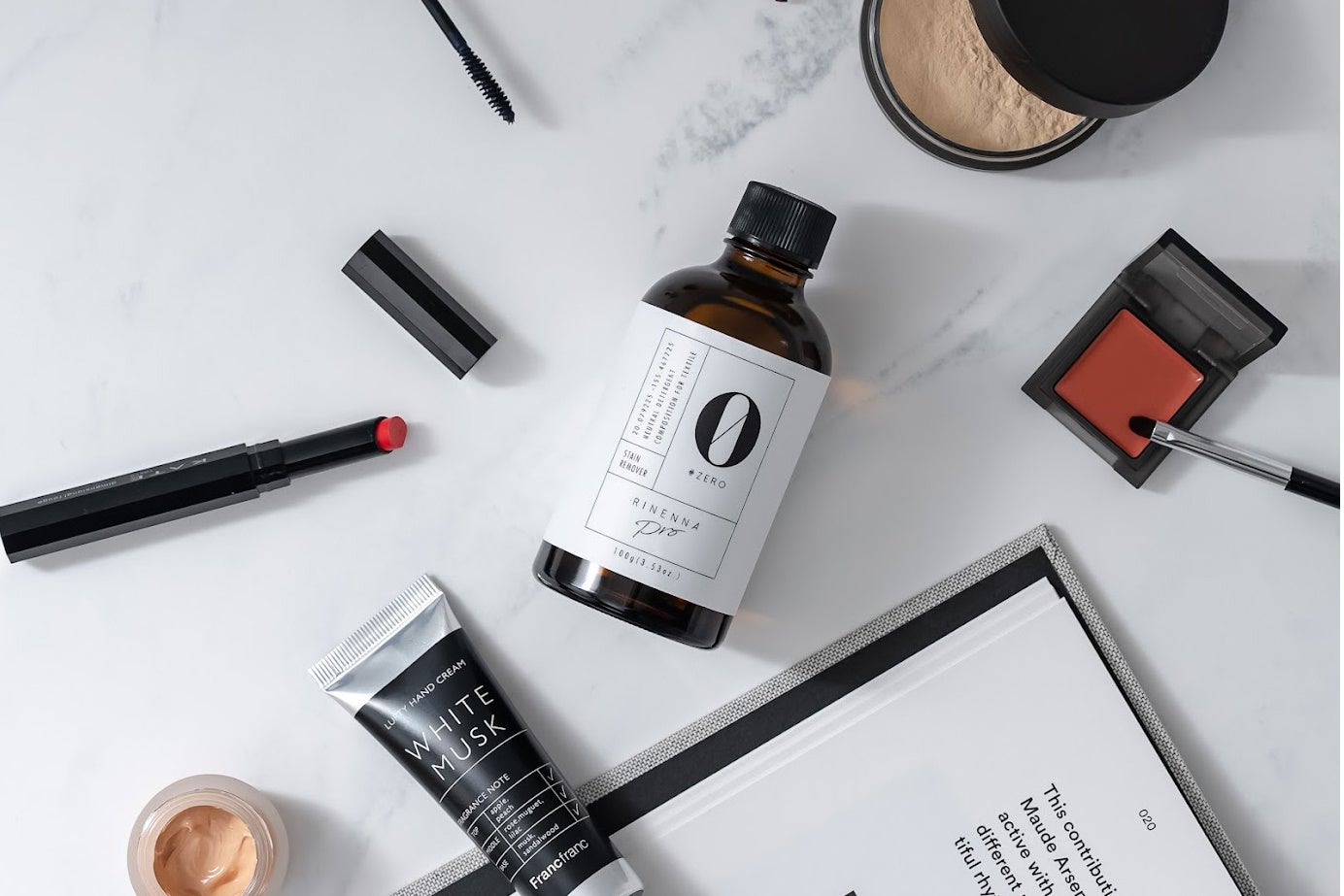 うっかりつけてしまうメイク汚れを落とします