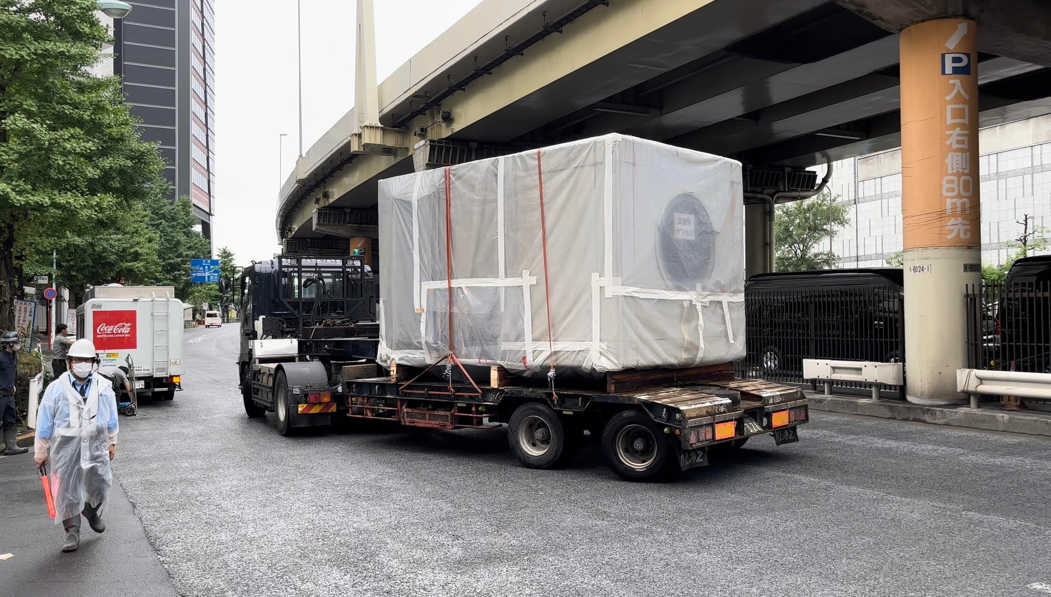 再生工場に運ばれるカプセル