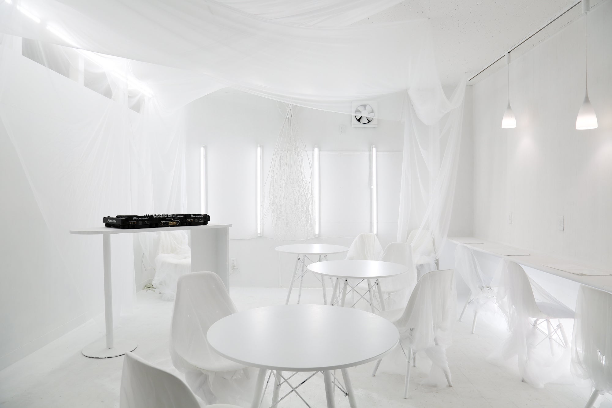 会場となる逃げBar White Out