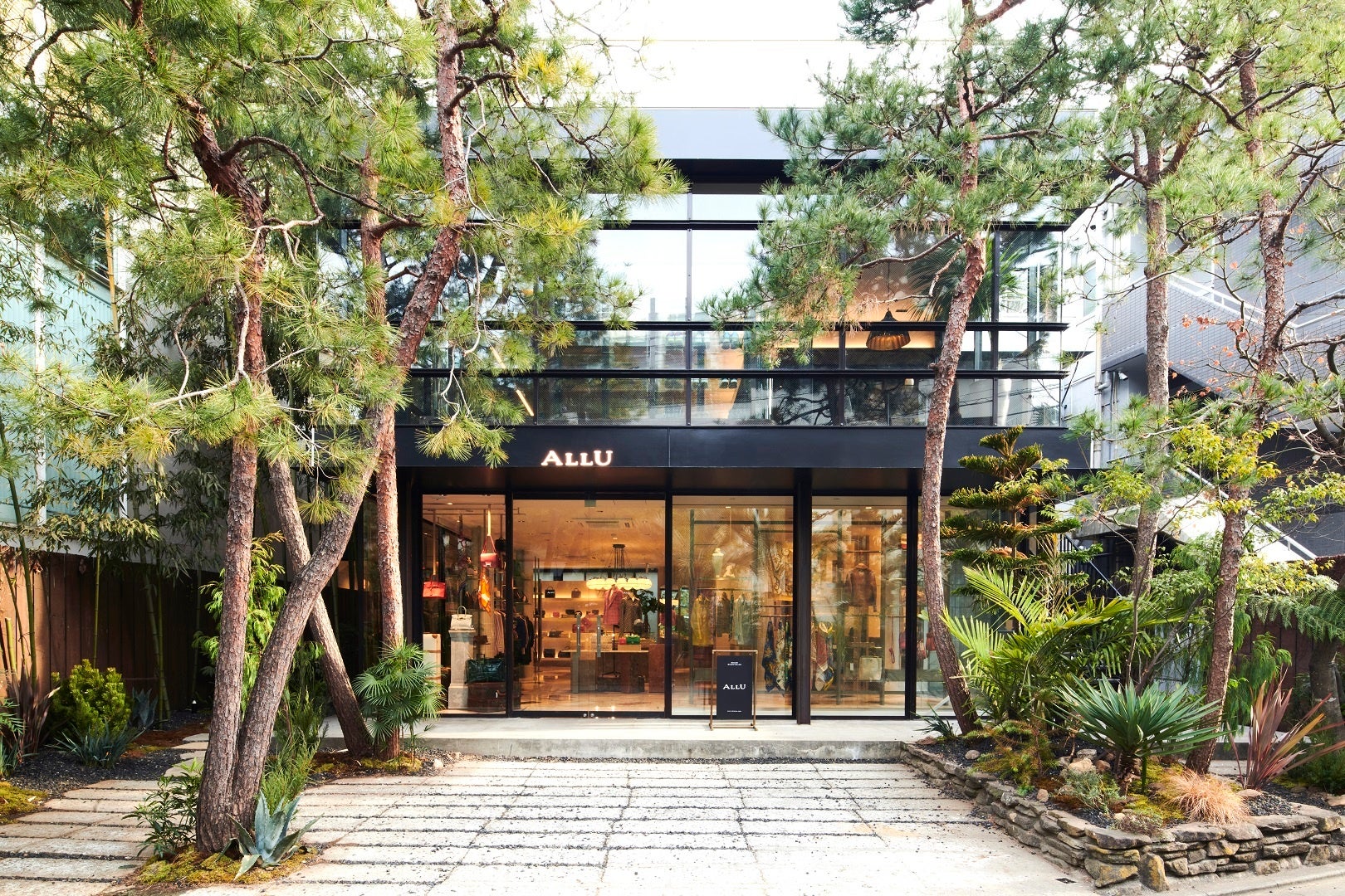 表参道店3階の特別フロアにて高山都さんのリユースイベント『ALLU CLOSET』を 4月29日（金・祝）より5月14日（土）まで開催