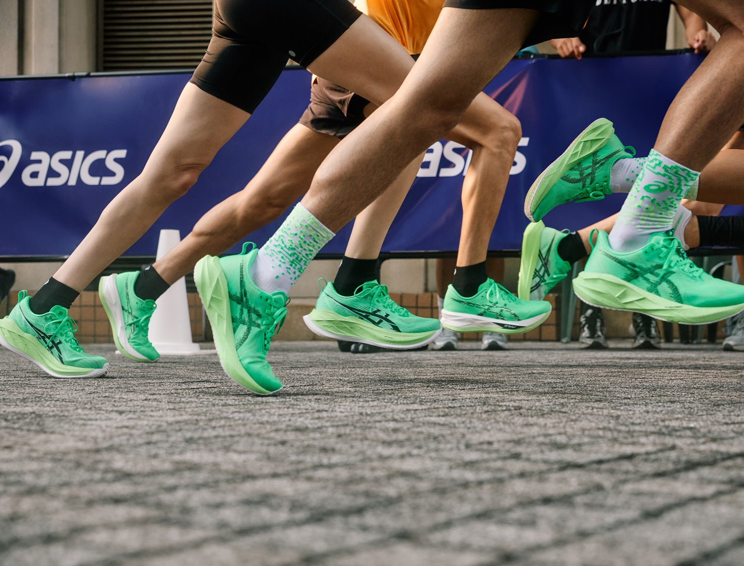 バレーボール全日本男子代表 柳田将洋選手とアドバイザリースタッフ