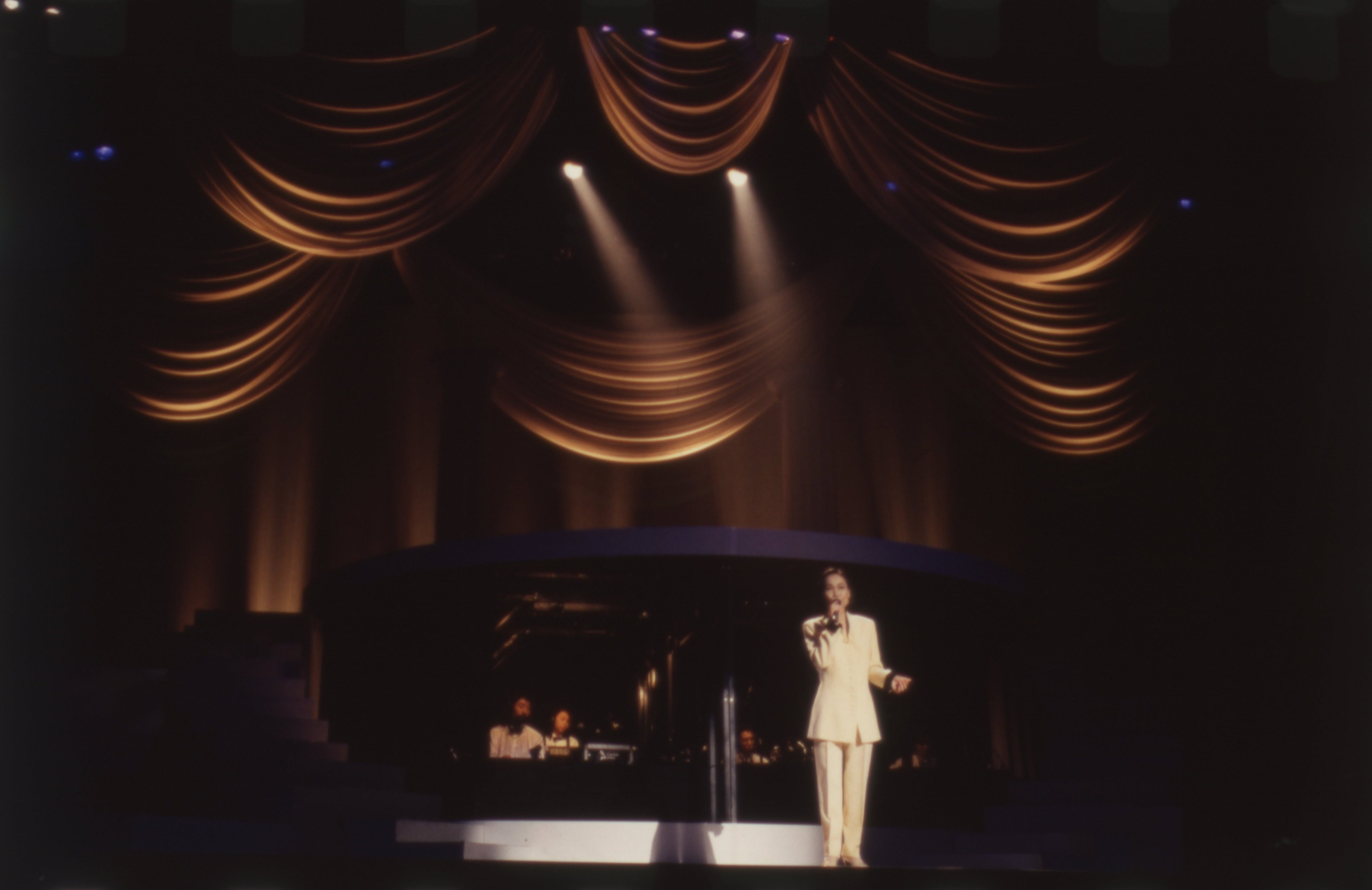 「五輪真弓20周年コレクション Concert Tour′92～′93」より