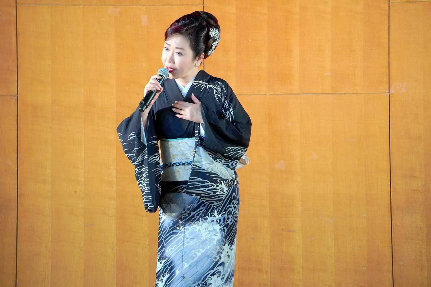 支援を続ける伍代夏子