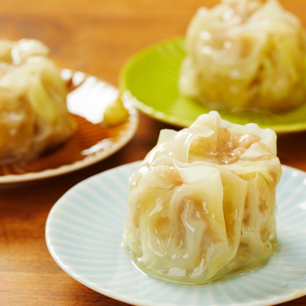 【ジャンボ粗びき肉焼売　1個209円】圧倒的な粗びき感と溢れる肉汁がウリのジャンボ焼売は、お1人様1個是非どうぞ。