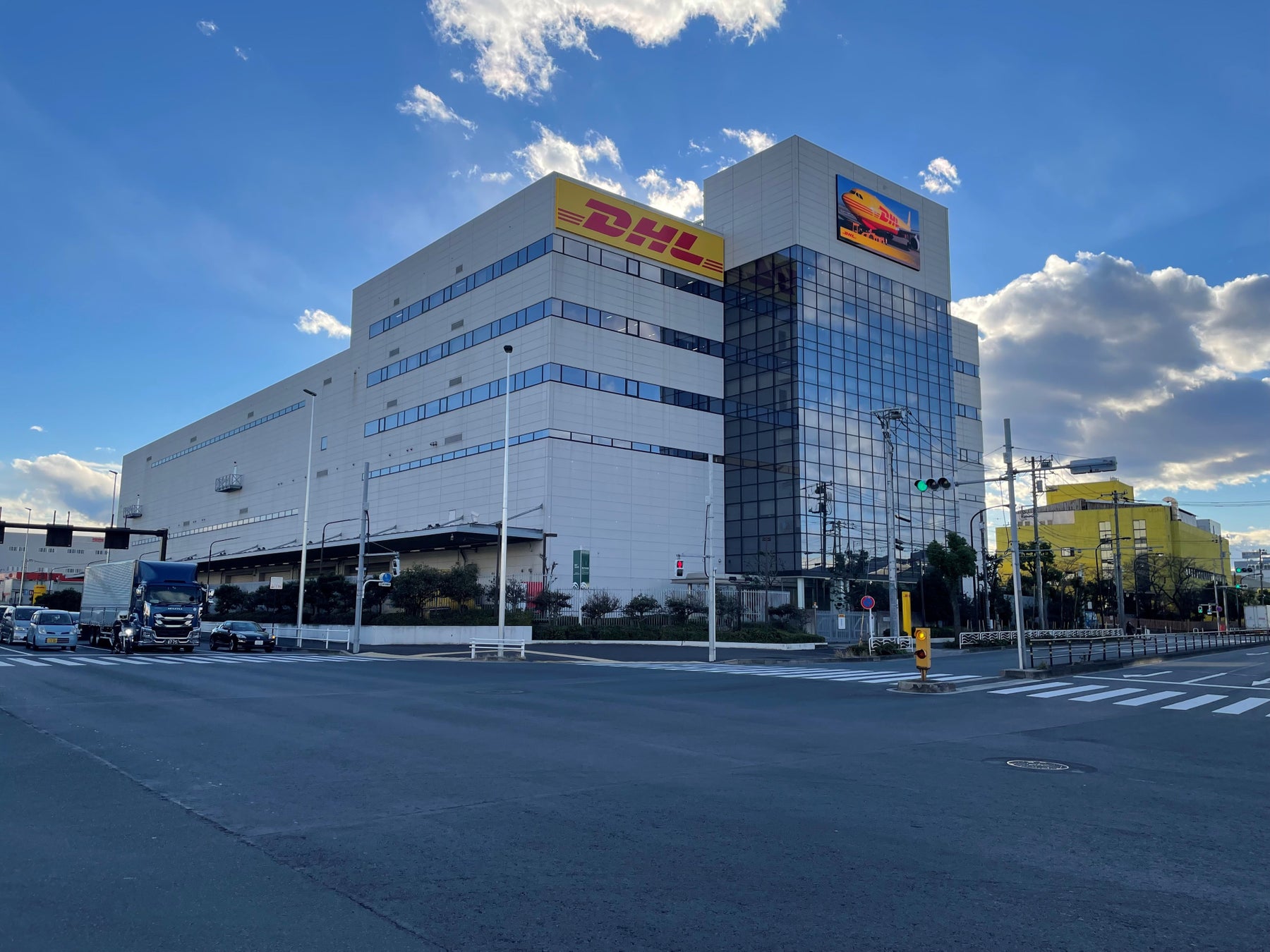 Dhl 日本市場でのさらなる成長を見据え 東京ディストリビューションセンター の契約を更新 通販物流代行 物流コンサルティング 社員教育のイー ロジット Dhl 日本市場でのさらなる成長を見据え 東京ディストリビューションセンター の契約を更新 通販物流代行 物流コンサルティング 社員教育のイー ロジット