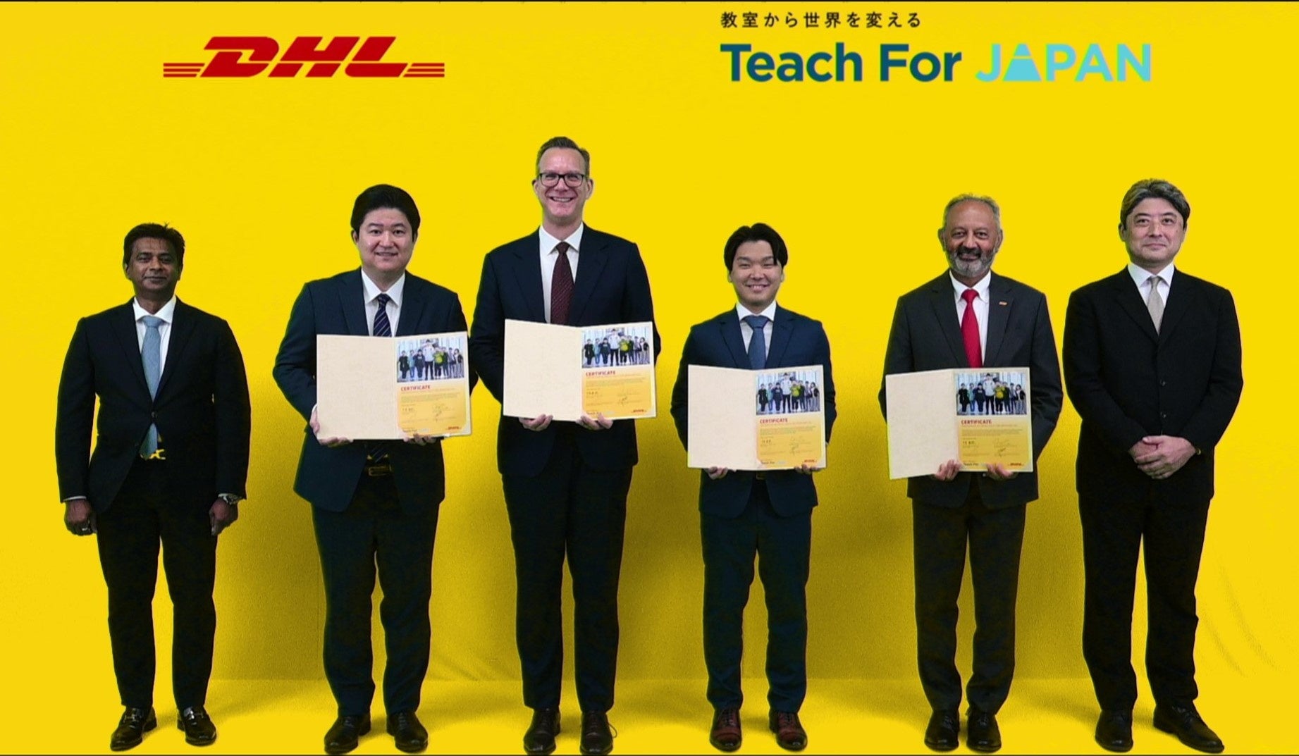 パートナーシップ締結の様子：Teach For Japan代表理事 中原 健聡氏（左から4番目）、その他はDHLグループマネジメント（左から、 ラジャゴパル ラジャセガラン、渡辺 広樹、カールステン ミカエリス、トニー カーン、大植 栄二郎）